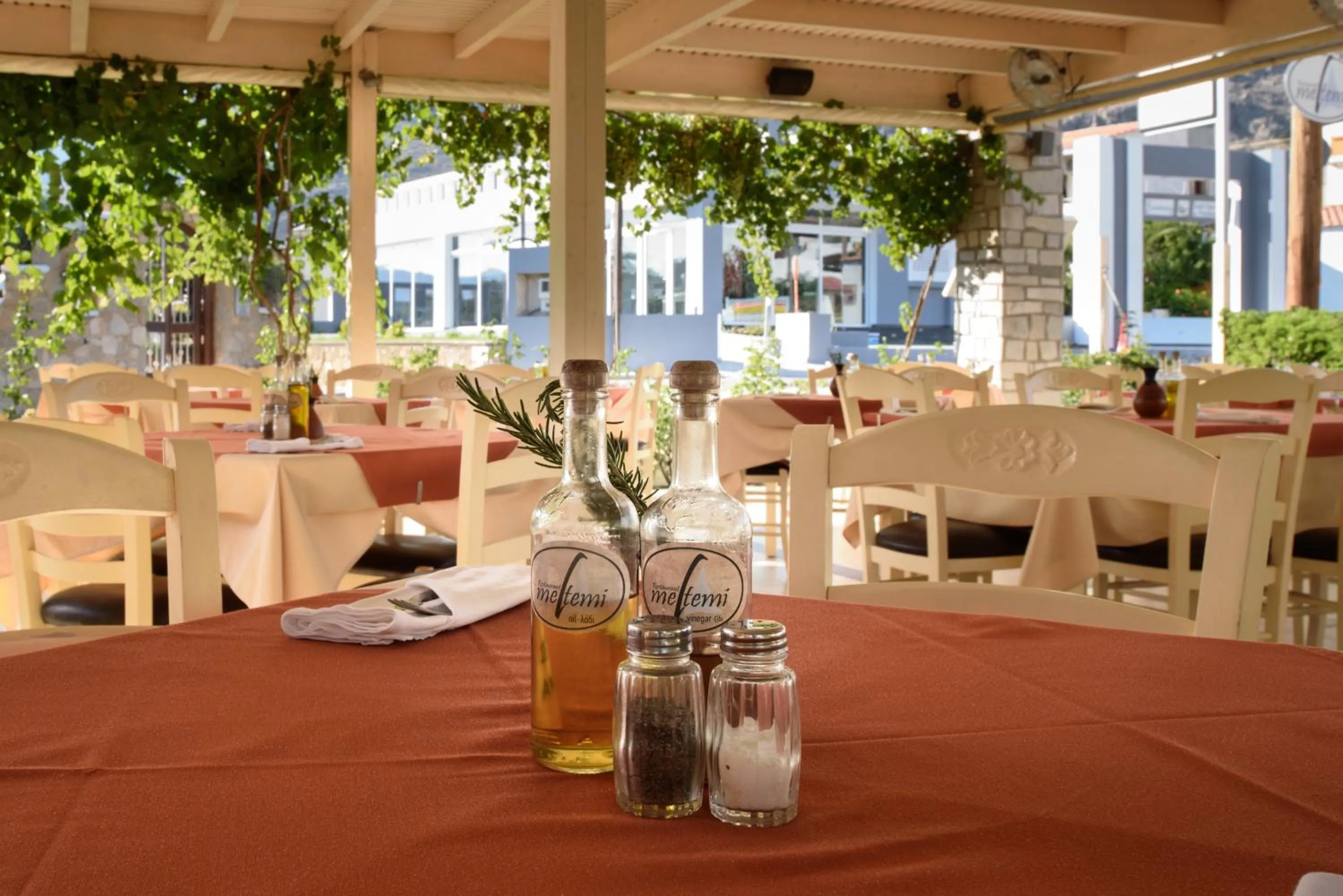 Restaurant/places to eat in Matina Pefkos Aparthotel
