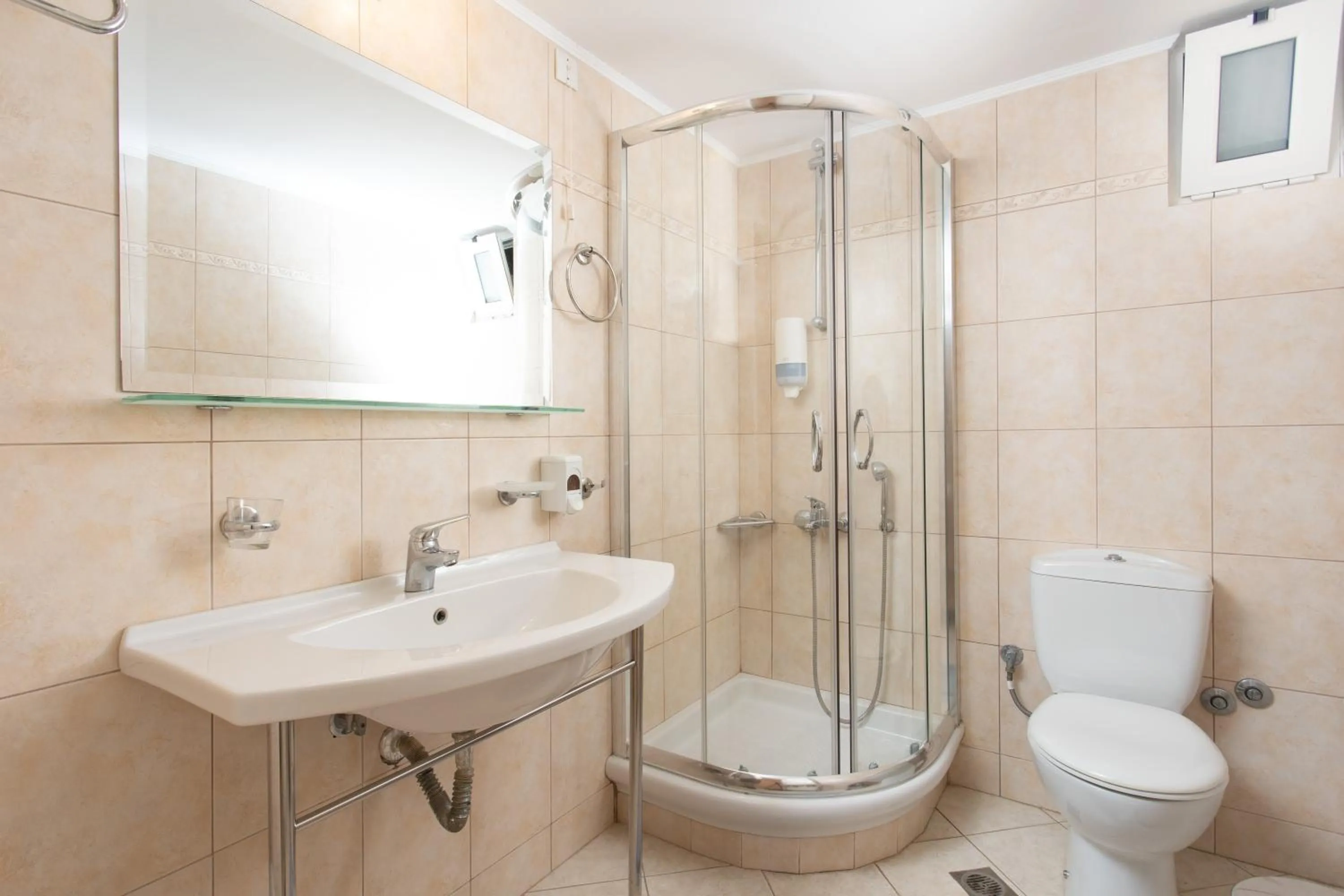 Shower in Pantheon City Hotel