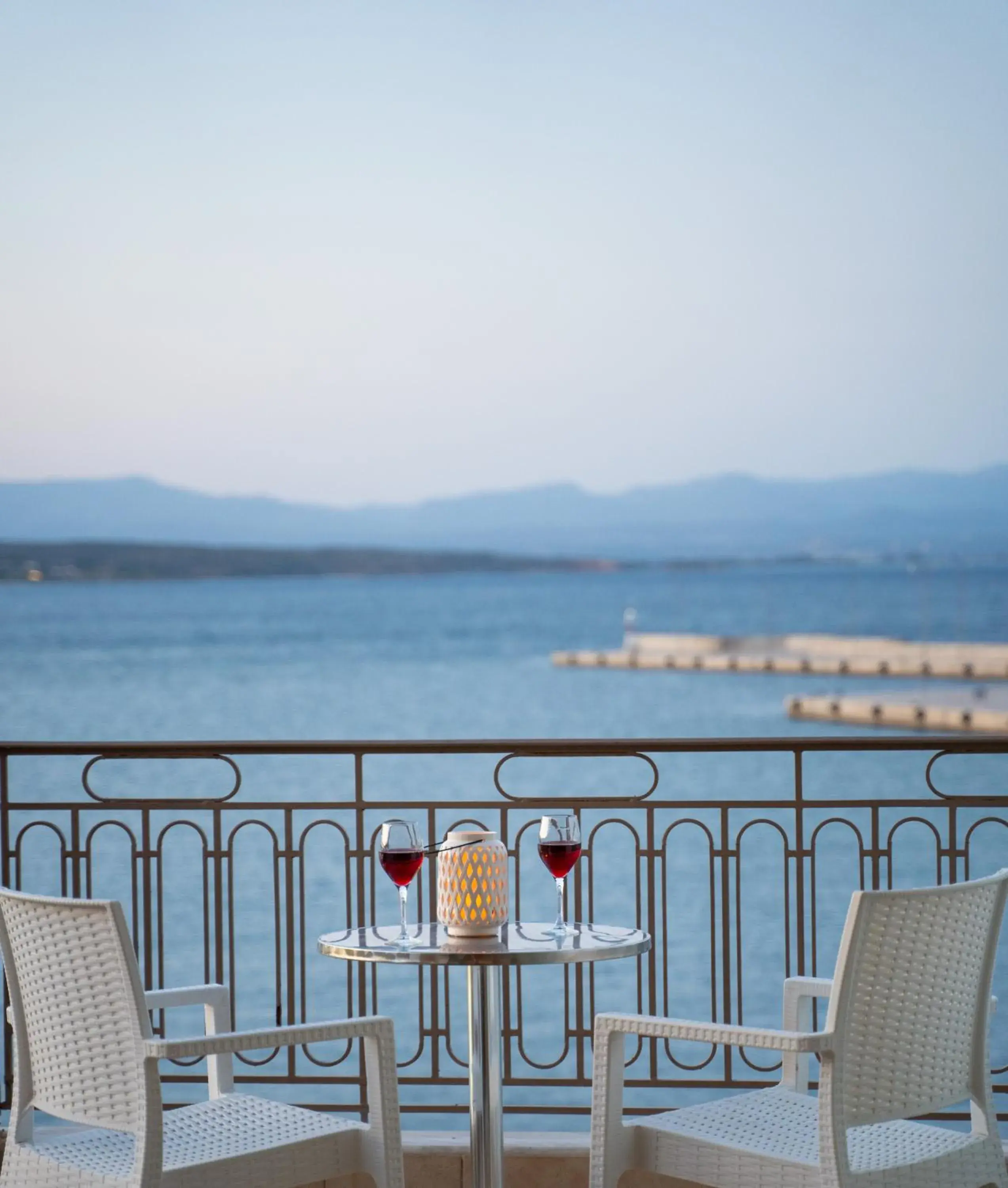 Triple Room with Sea View in Pantheon City Hotel Triple Room with Sea View in Pantheon City Hotel