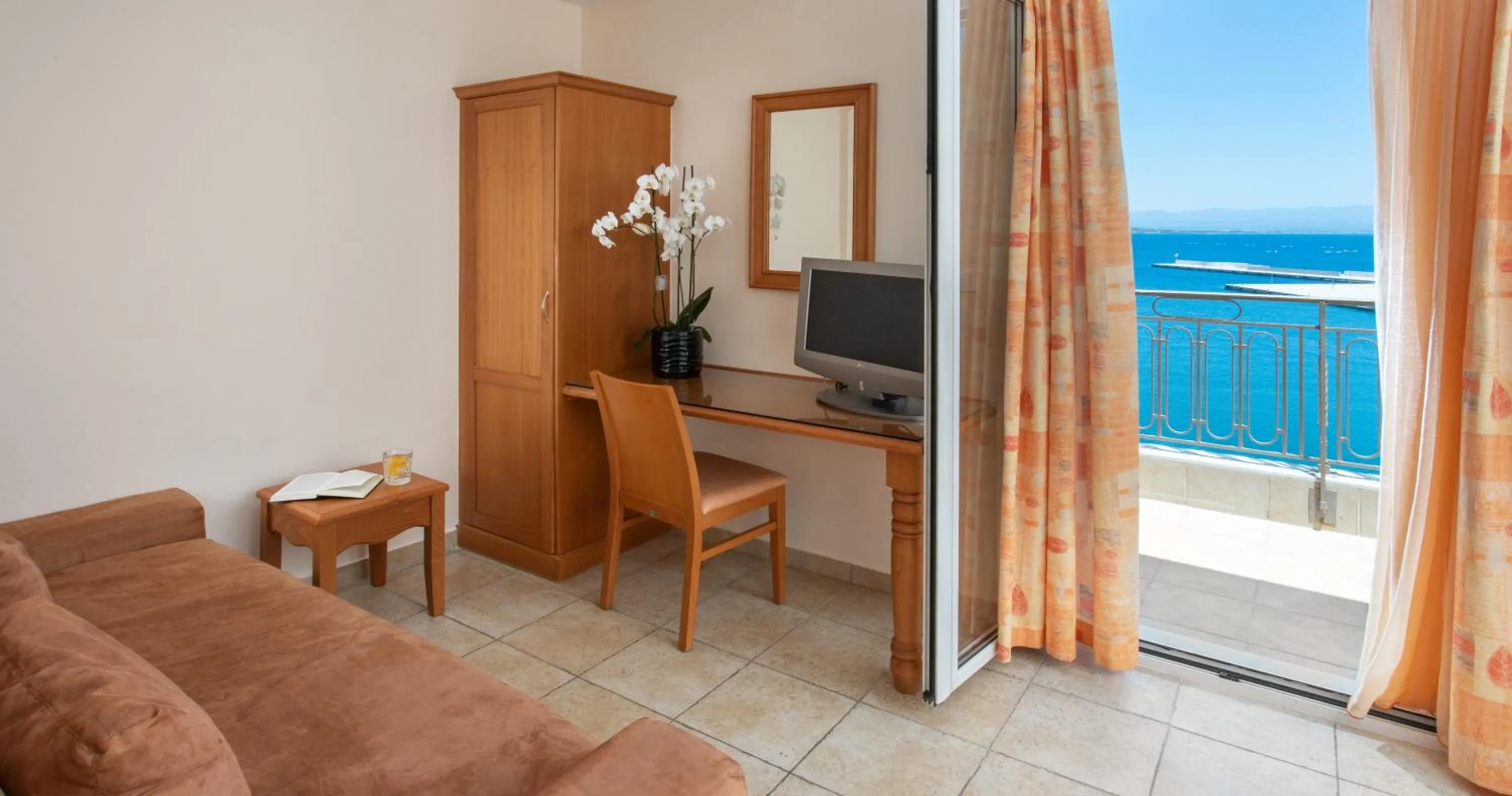 Balcony/Terrace in Pantheon City Hotel