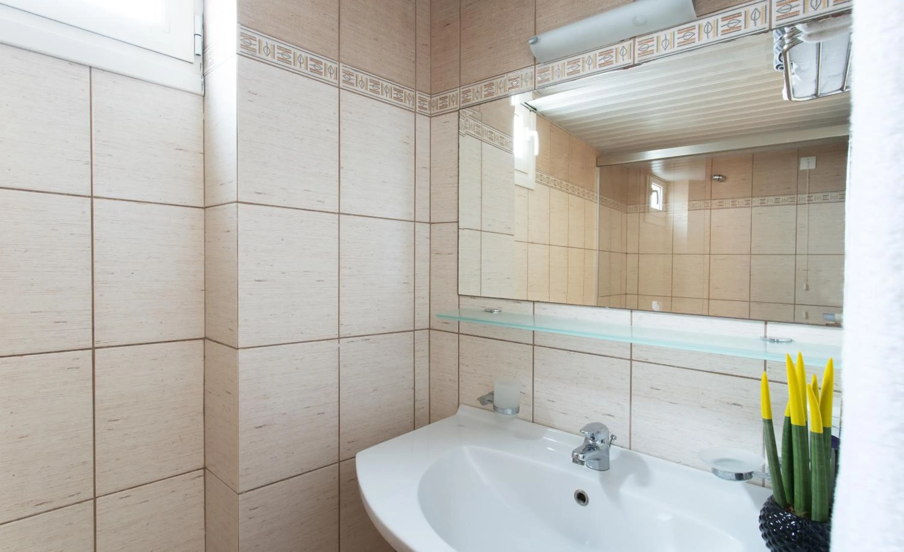 Shower in Pantheon City Hotel