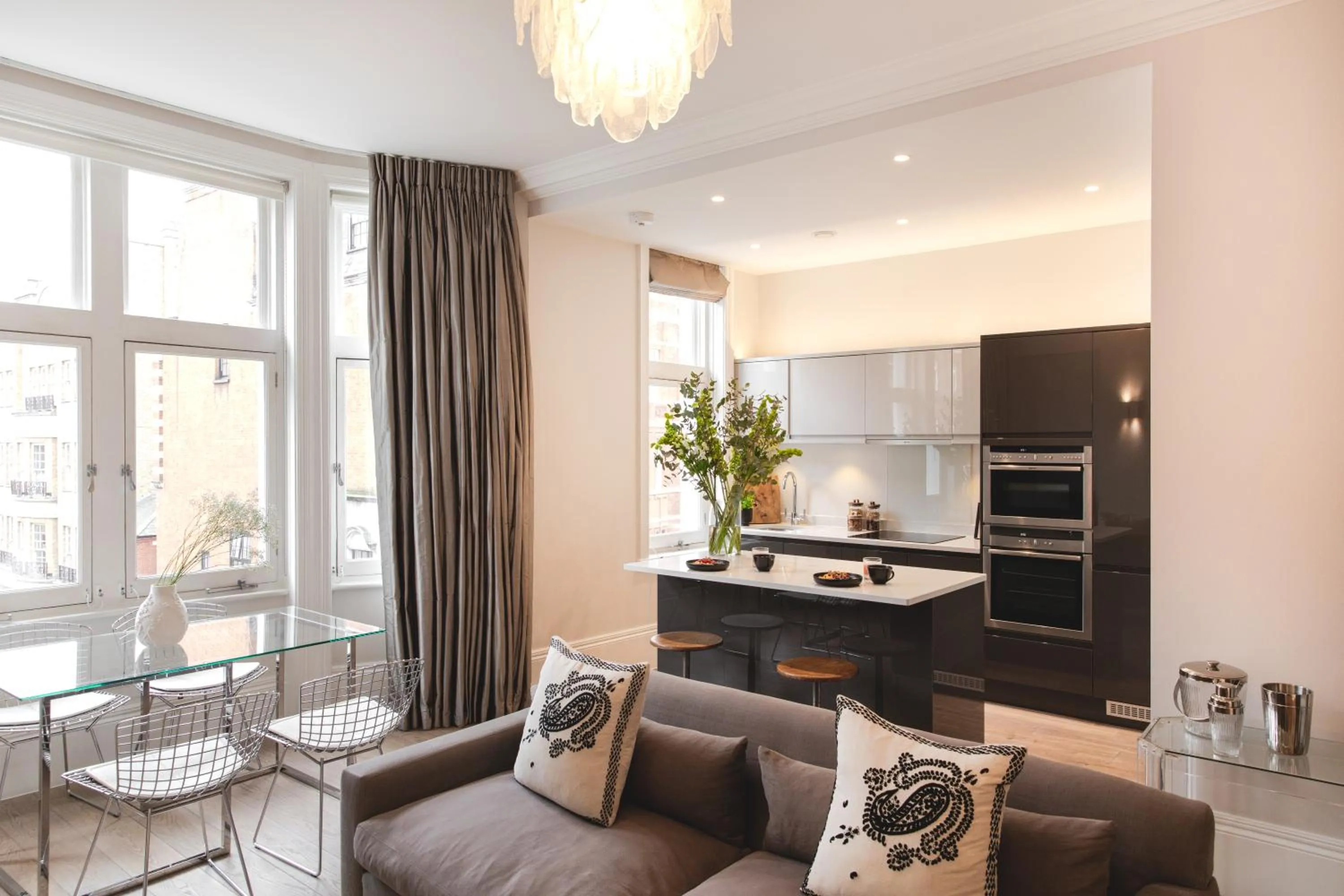 Living room in 56 Welbeck Street