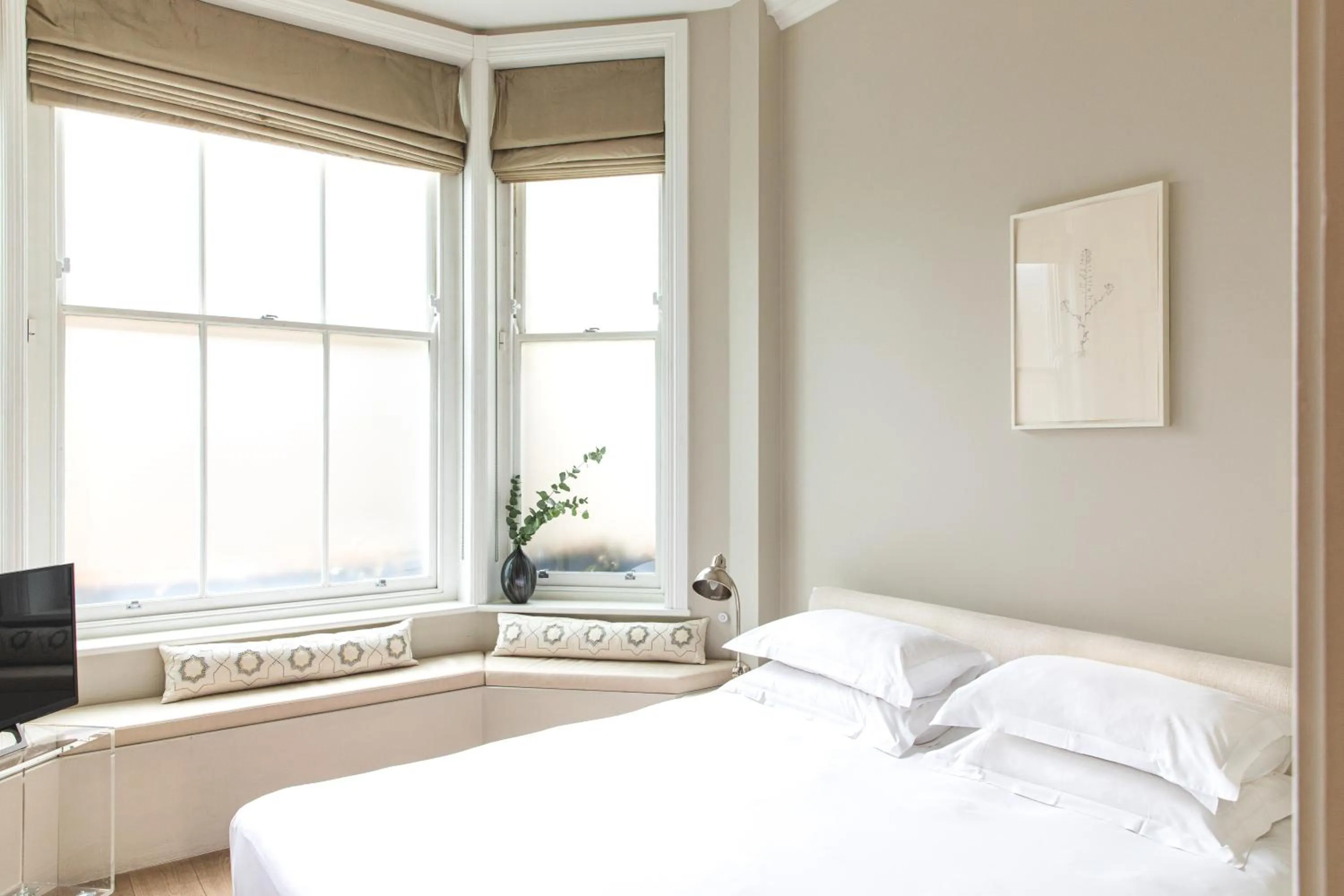 Bedroom, Bed in 56 Welbeck Street