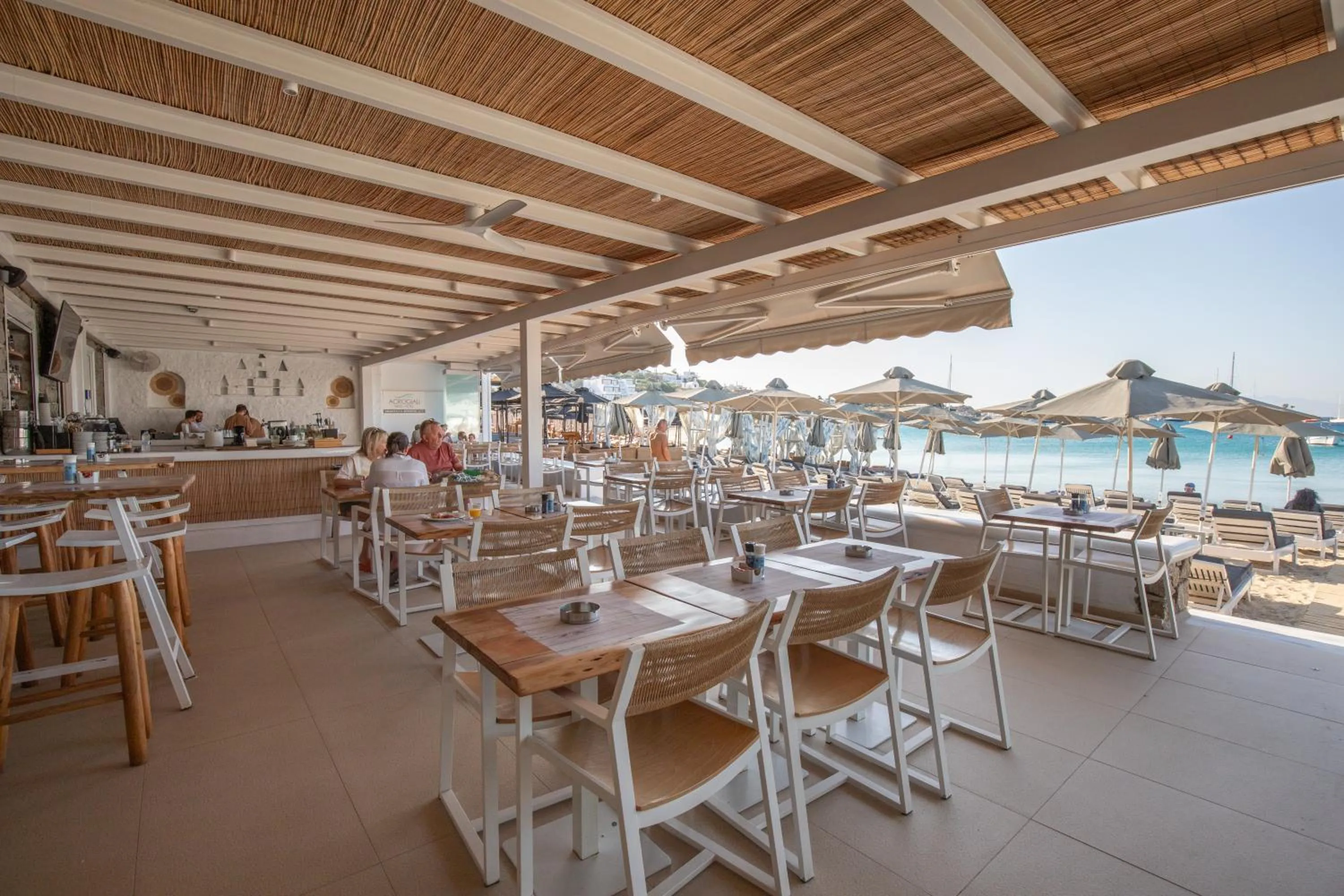 Restaurant/places to eat in Acrogiali Beachfront Hotel Mykonos
