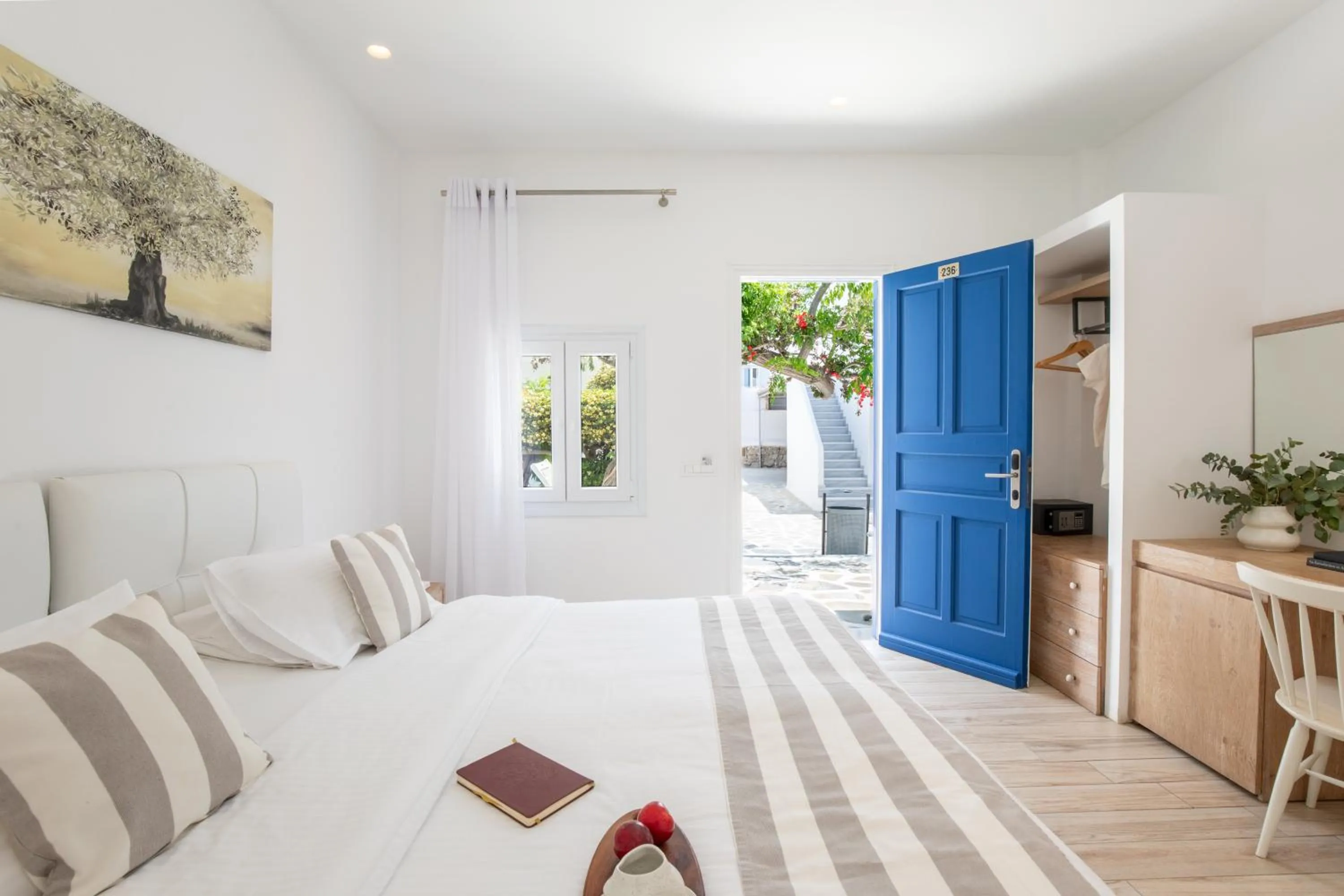 Photo of the whole room, Bed in Acrogiali Beachfront Hotel Mykonos