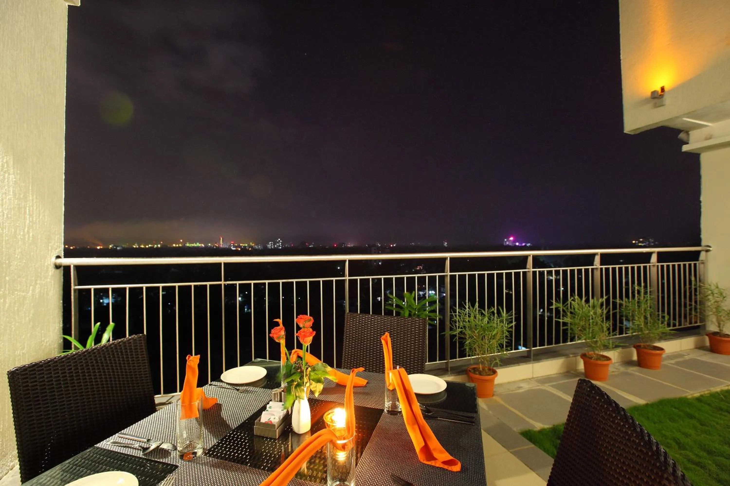 Restaurant/places to eat in Starlit Suites Kochi