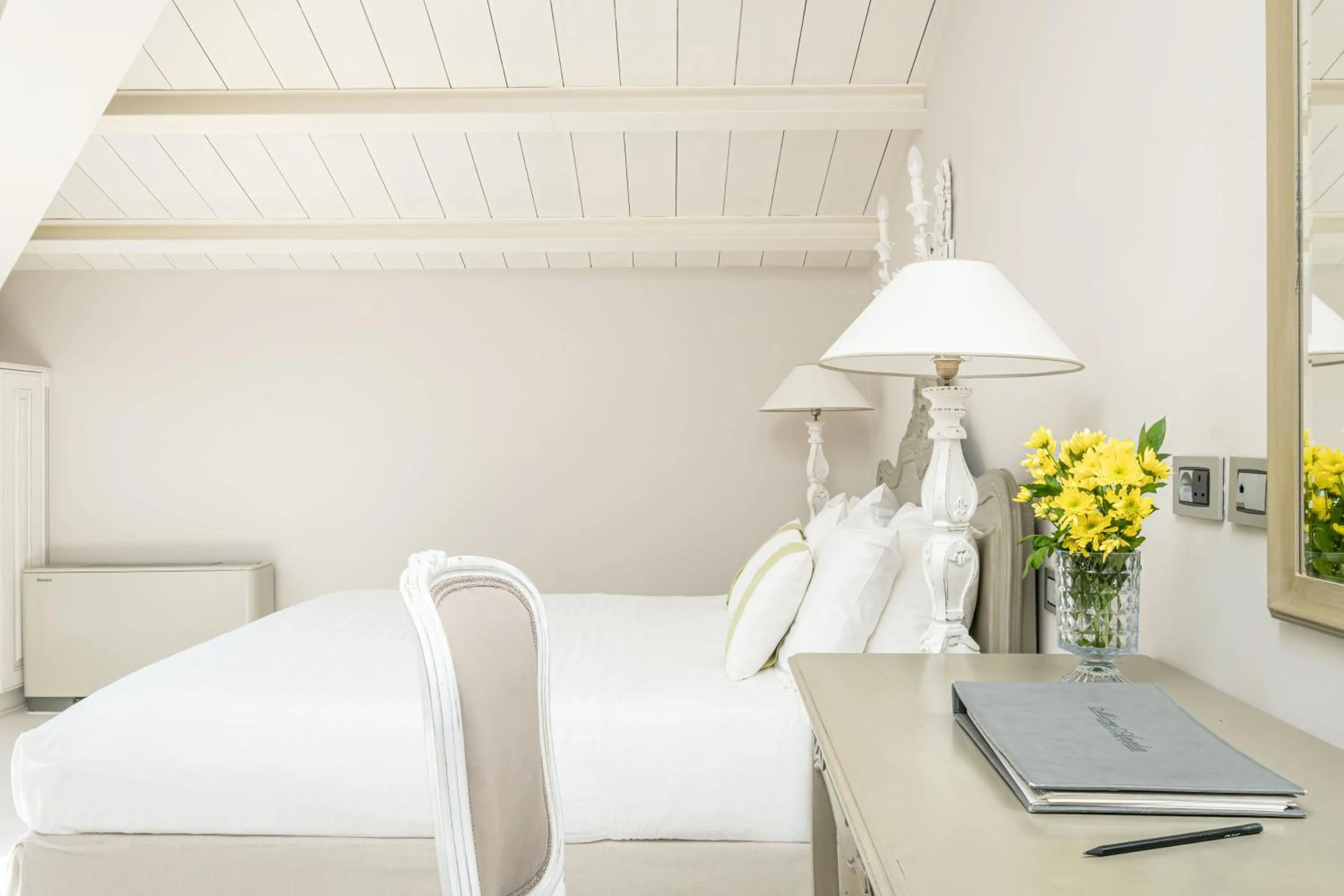 Bed in Micra Anglia Boutique Hotel & Spa