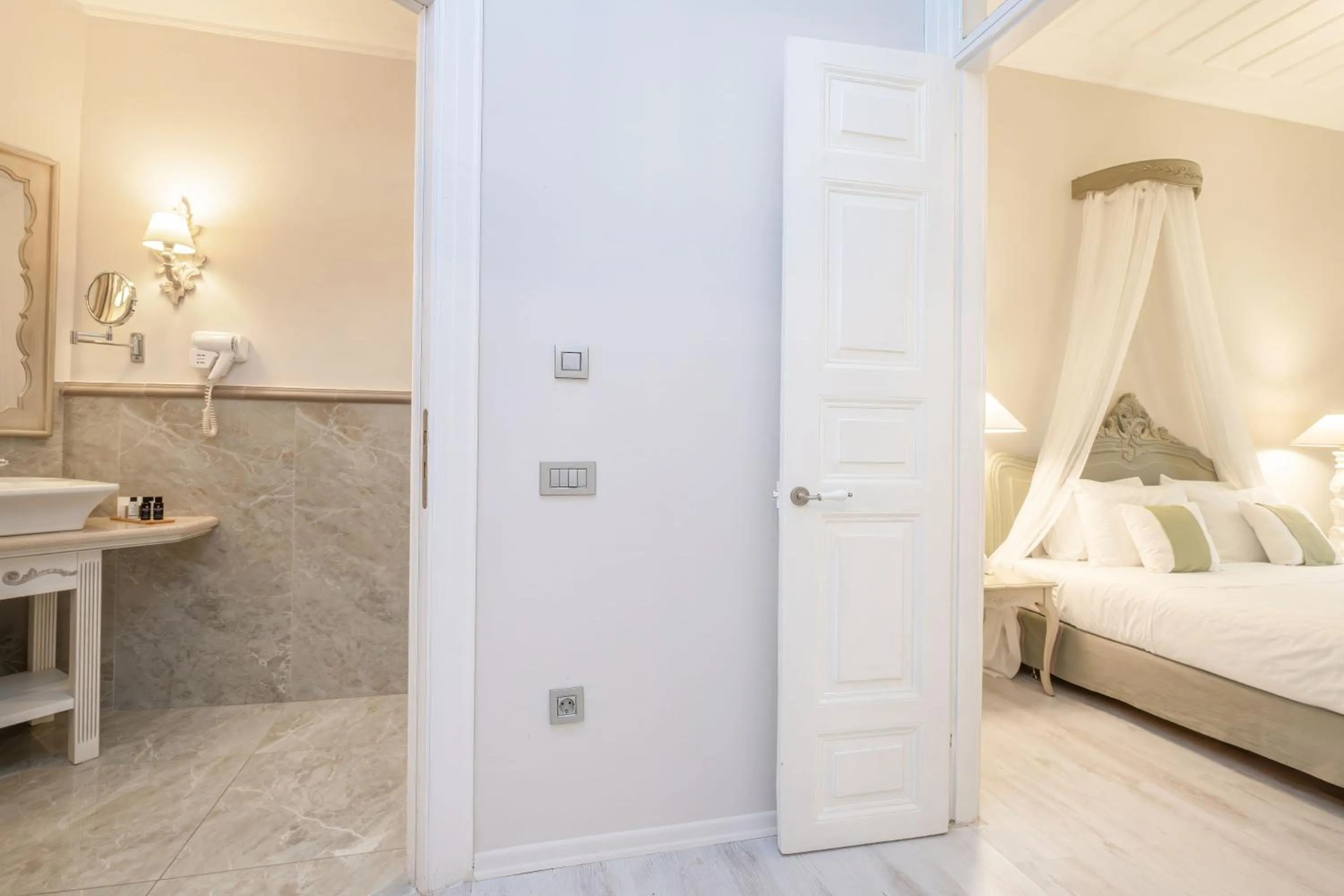 Bedroom, Bed in Micra Anglia Boutique Hotel & Spa