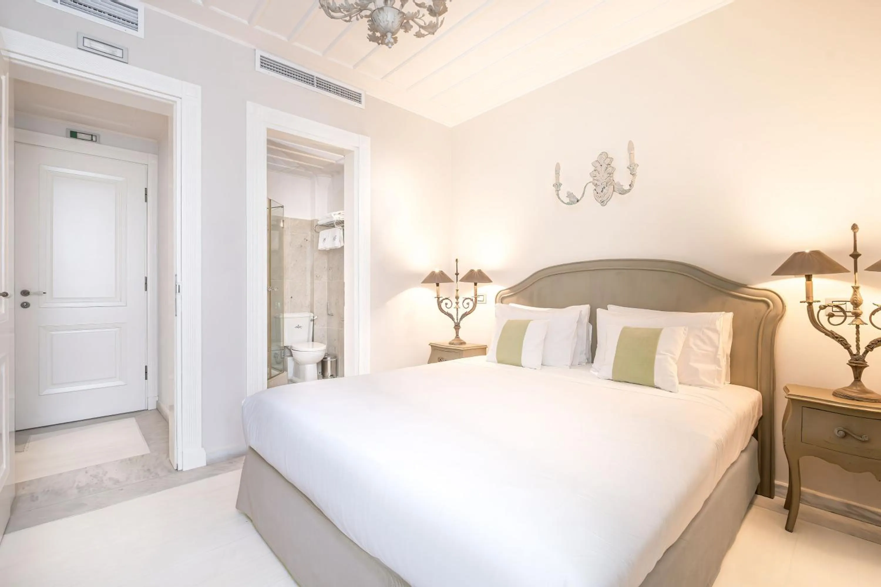 Bed in Micra Anglia Boutique Hotel & Spa