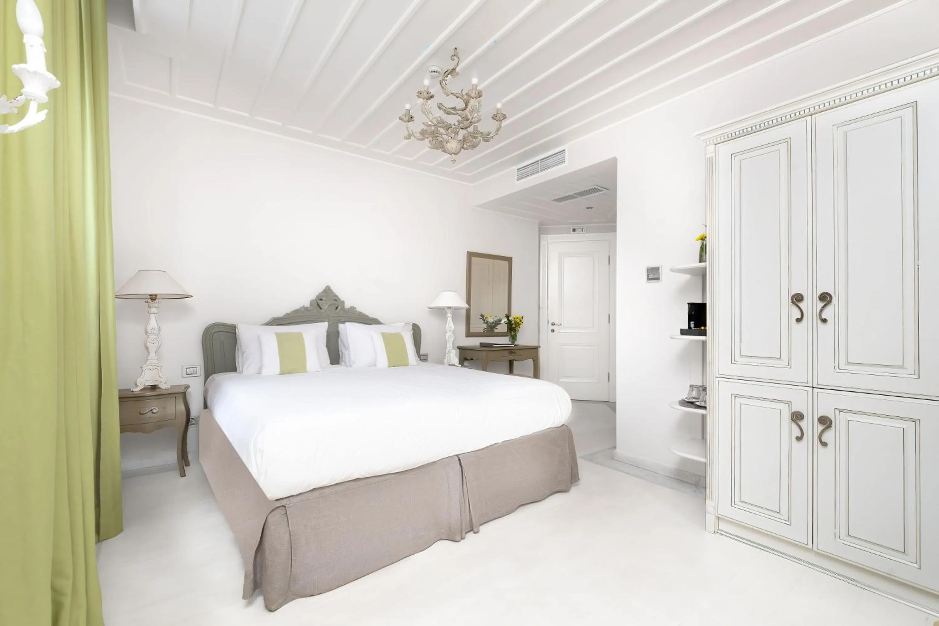 Bed in Micra Anglia Boutique Hotel & Spa