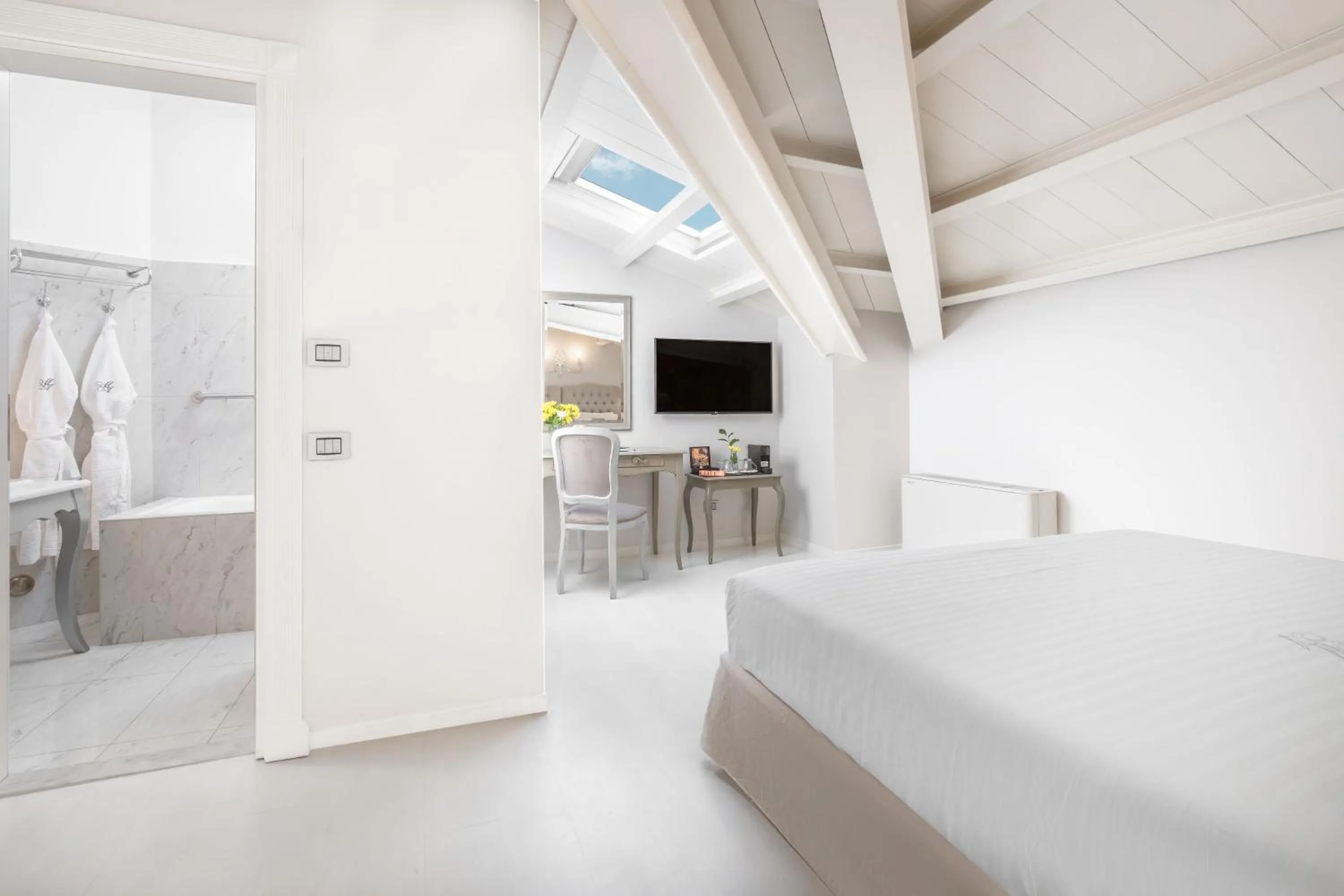 Bedroom, Bed in Micra Anglia Boutique Hotel & Spa