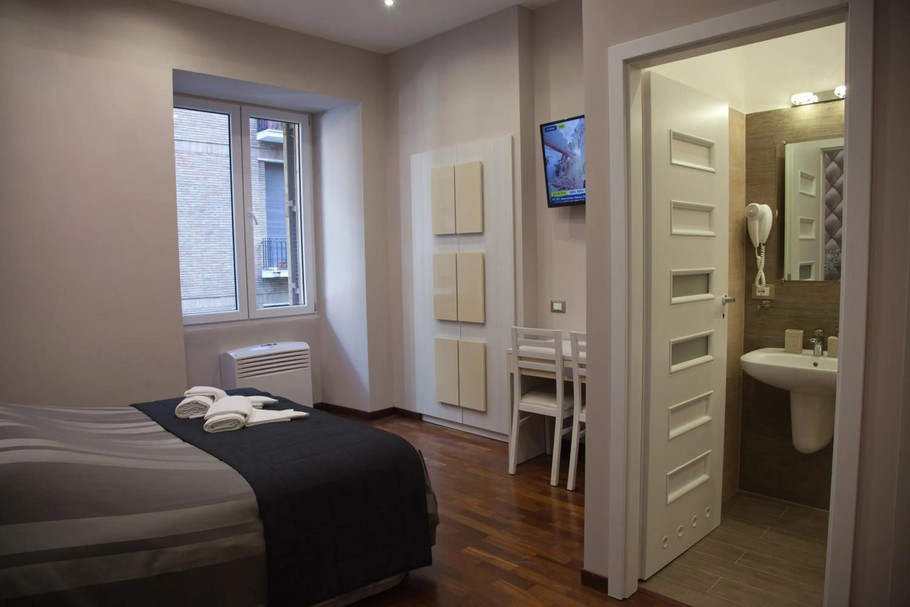 Bathroom, Bed in Maison Imperiale