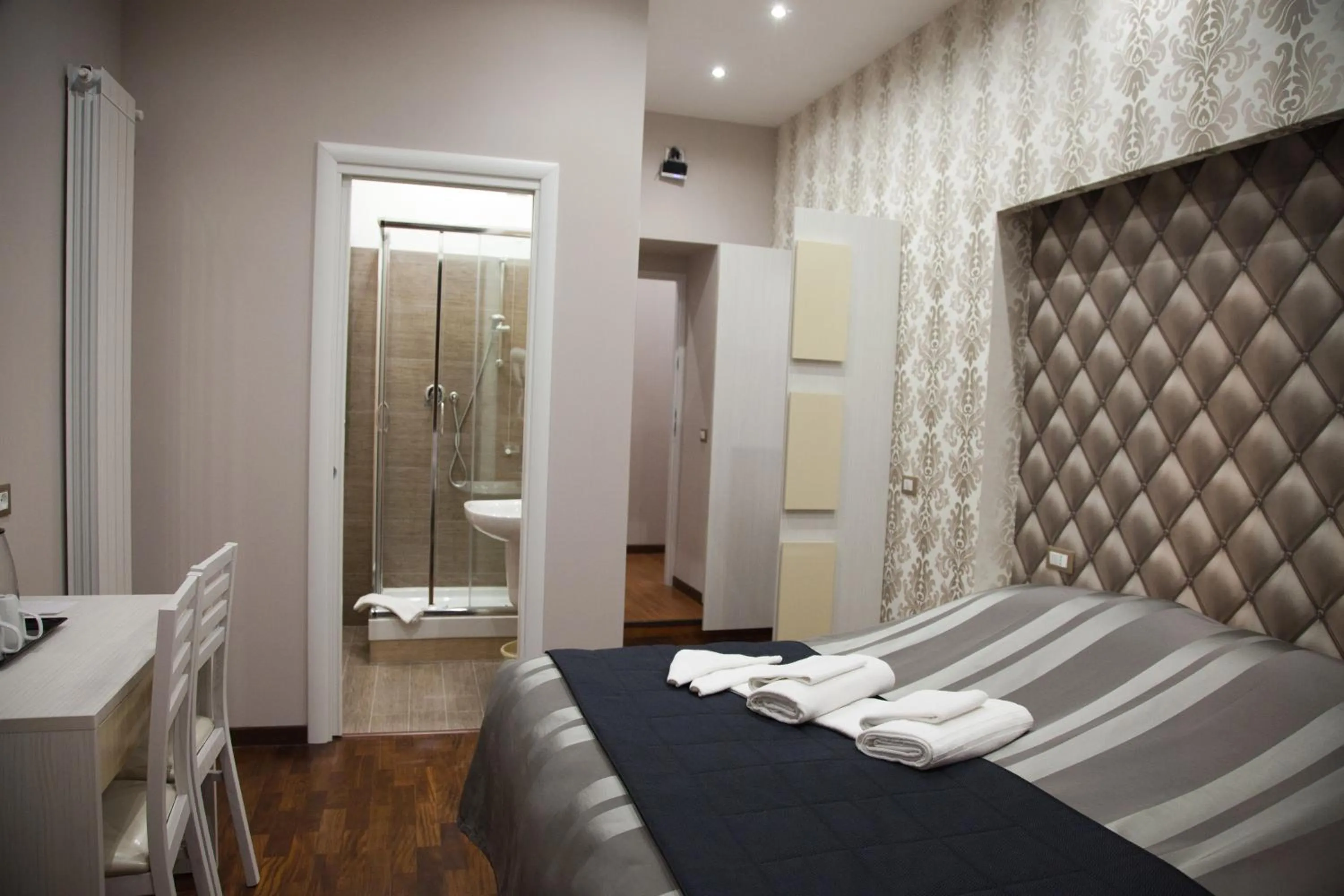 Photo of the whole room, Bed in Maison Imperiale