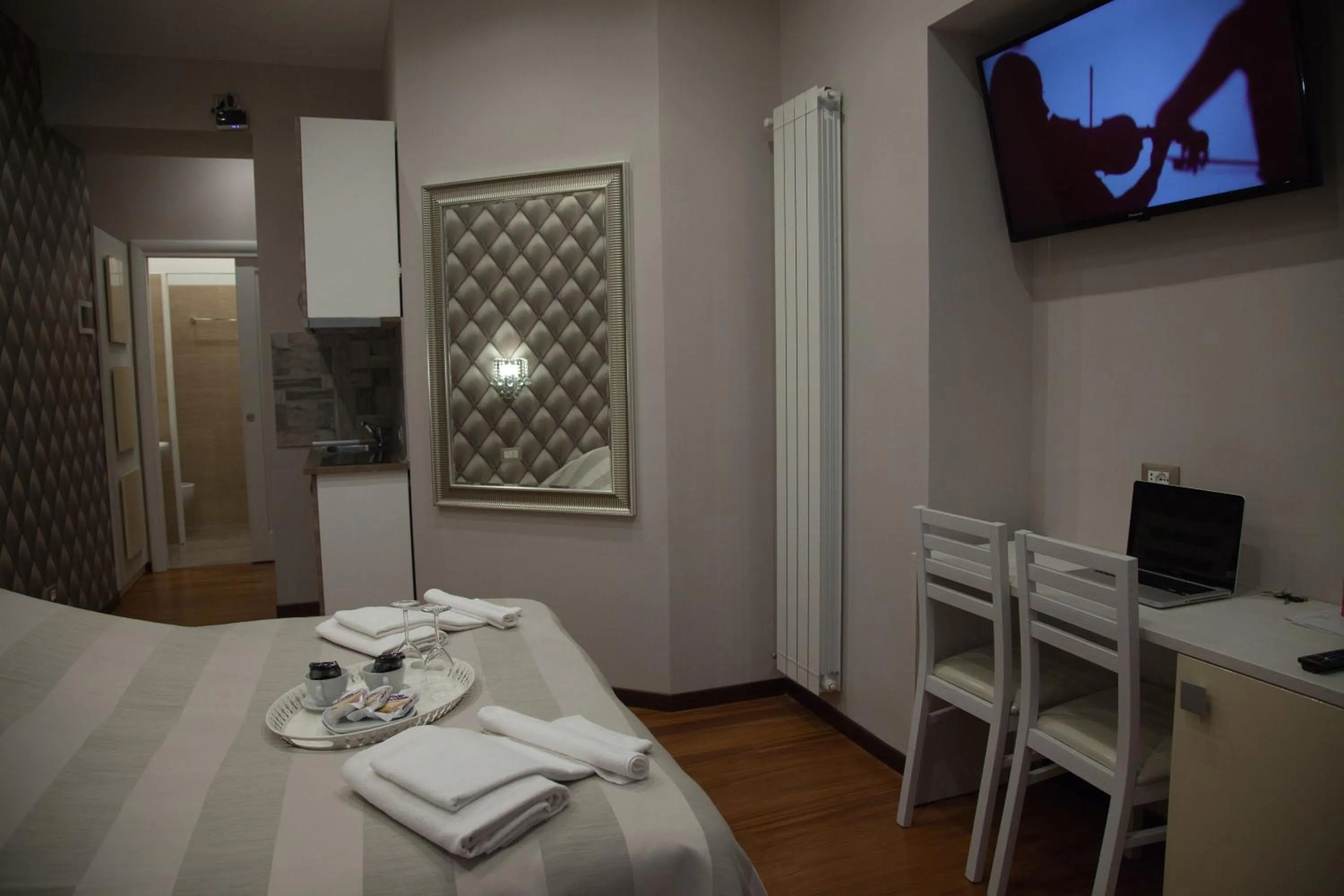 Photo of the whole room, Bed in Maison Imperiale