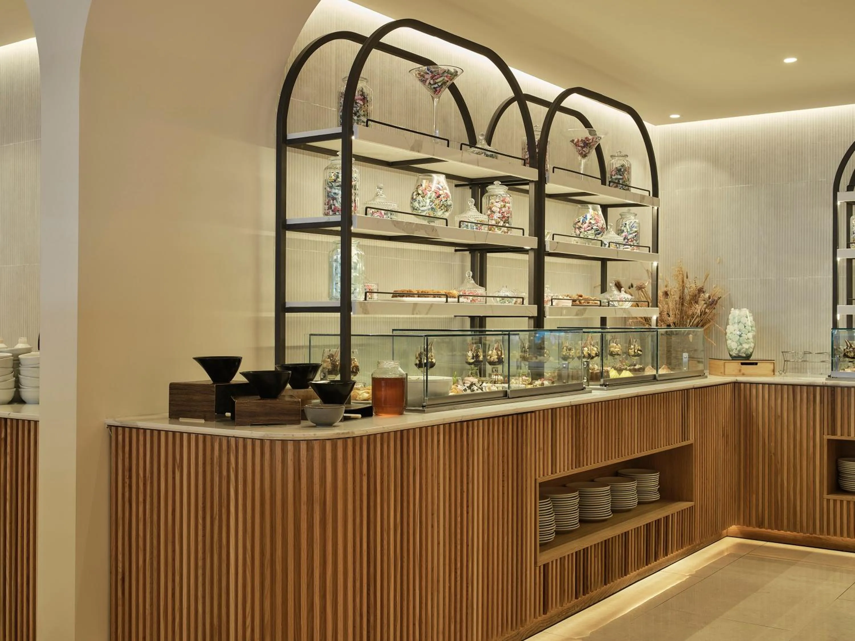 Restaurant/places to eat in Aeolos Beach Resort