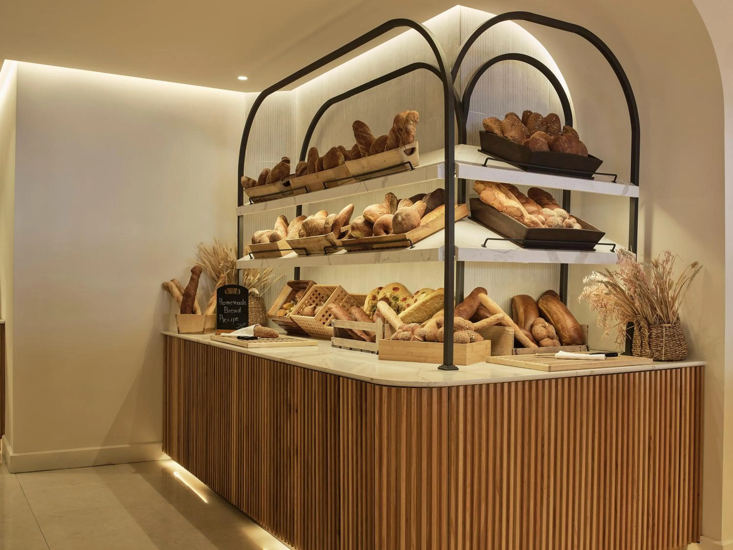 Restaurant/places to eat in Aeolos Beach Resort