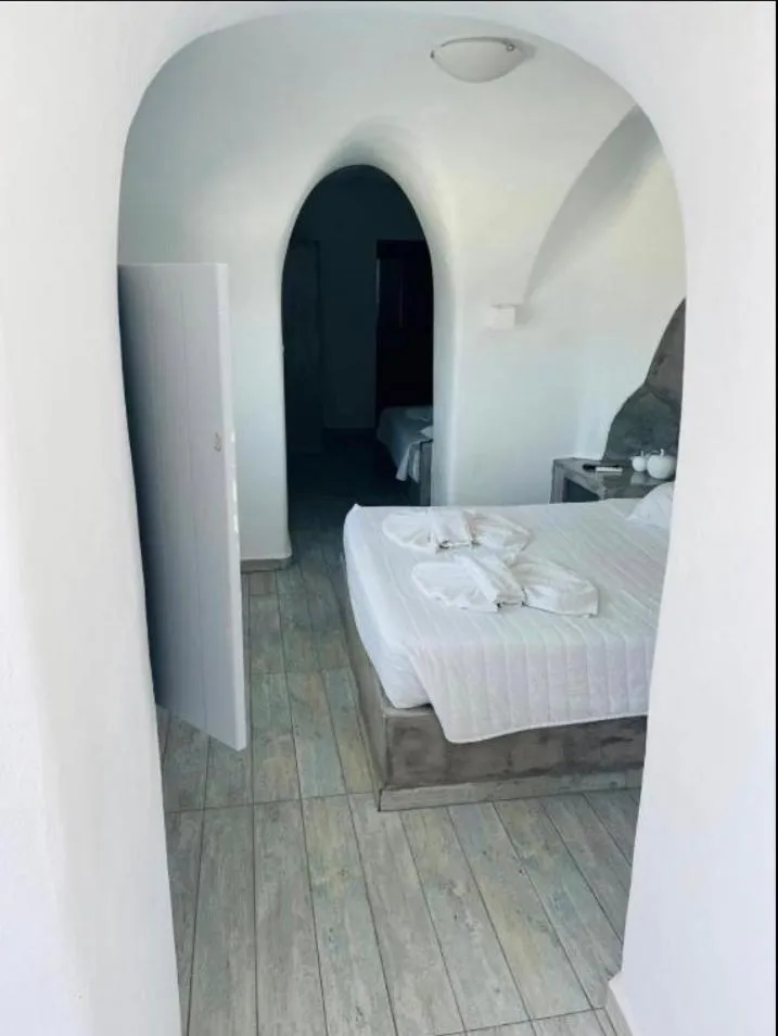 Bed in Loucas on the Cliff