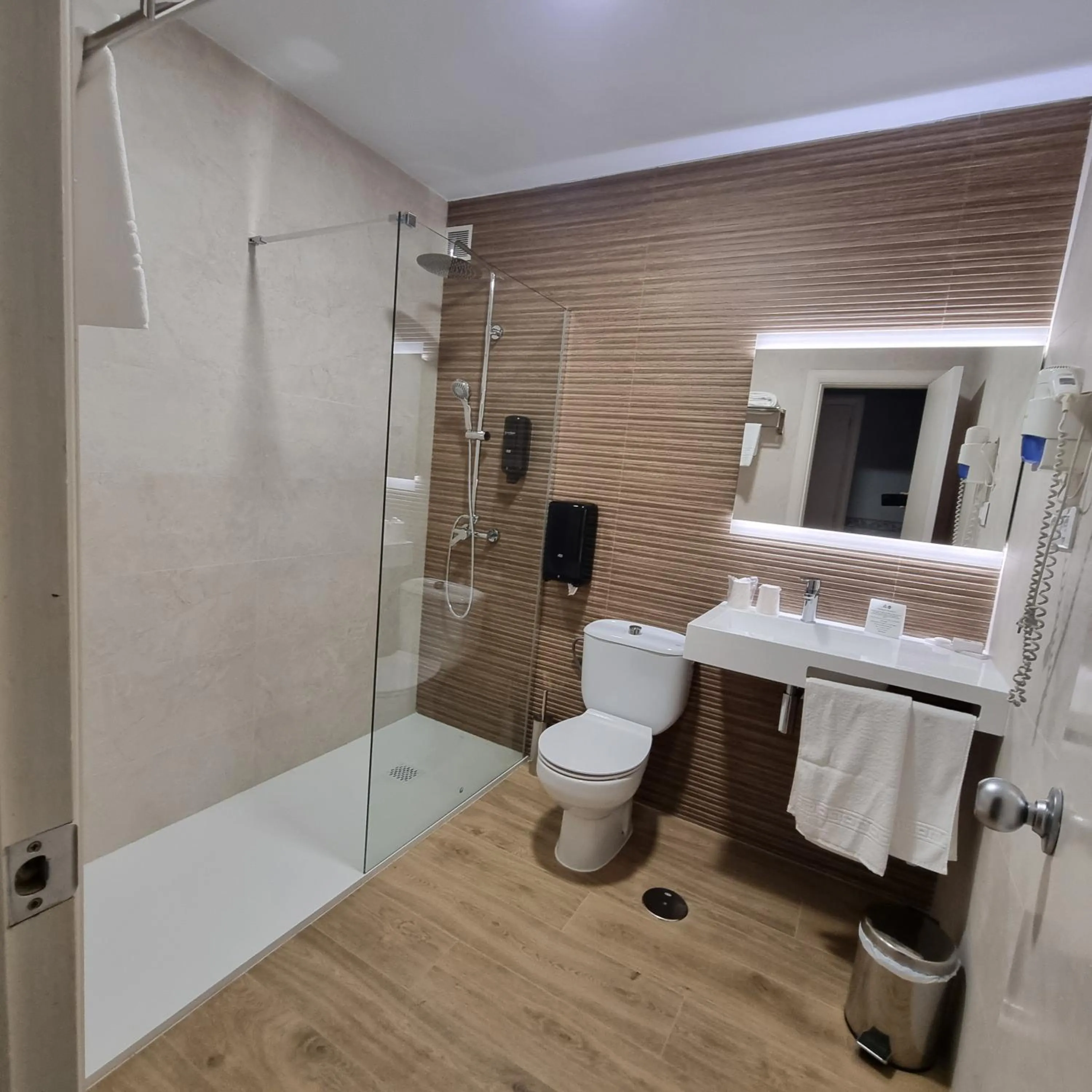 Shower in Hotel Azar