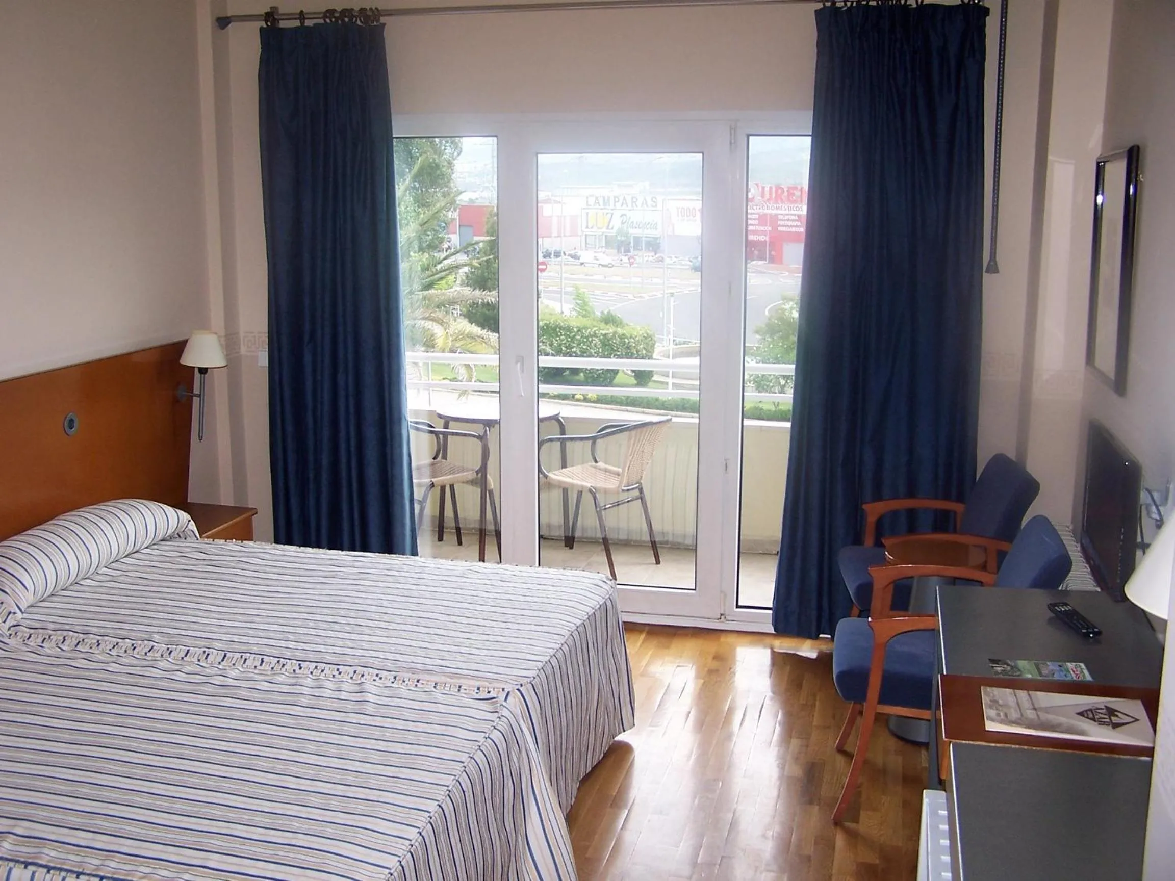 Photo of the whole room, Bed in Hotel Azar