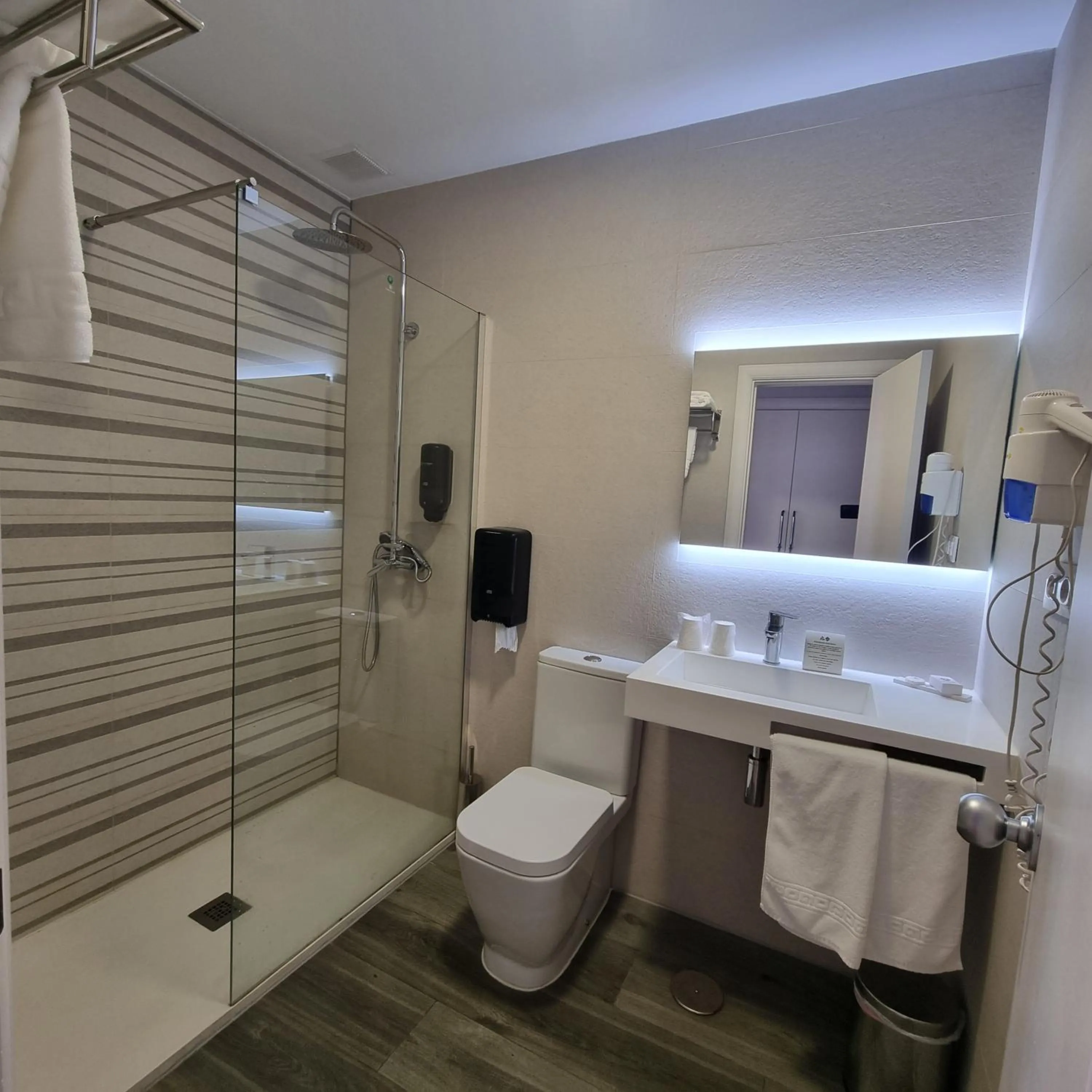 Shower in Hotel Azar