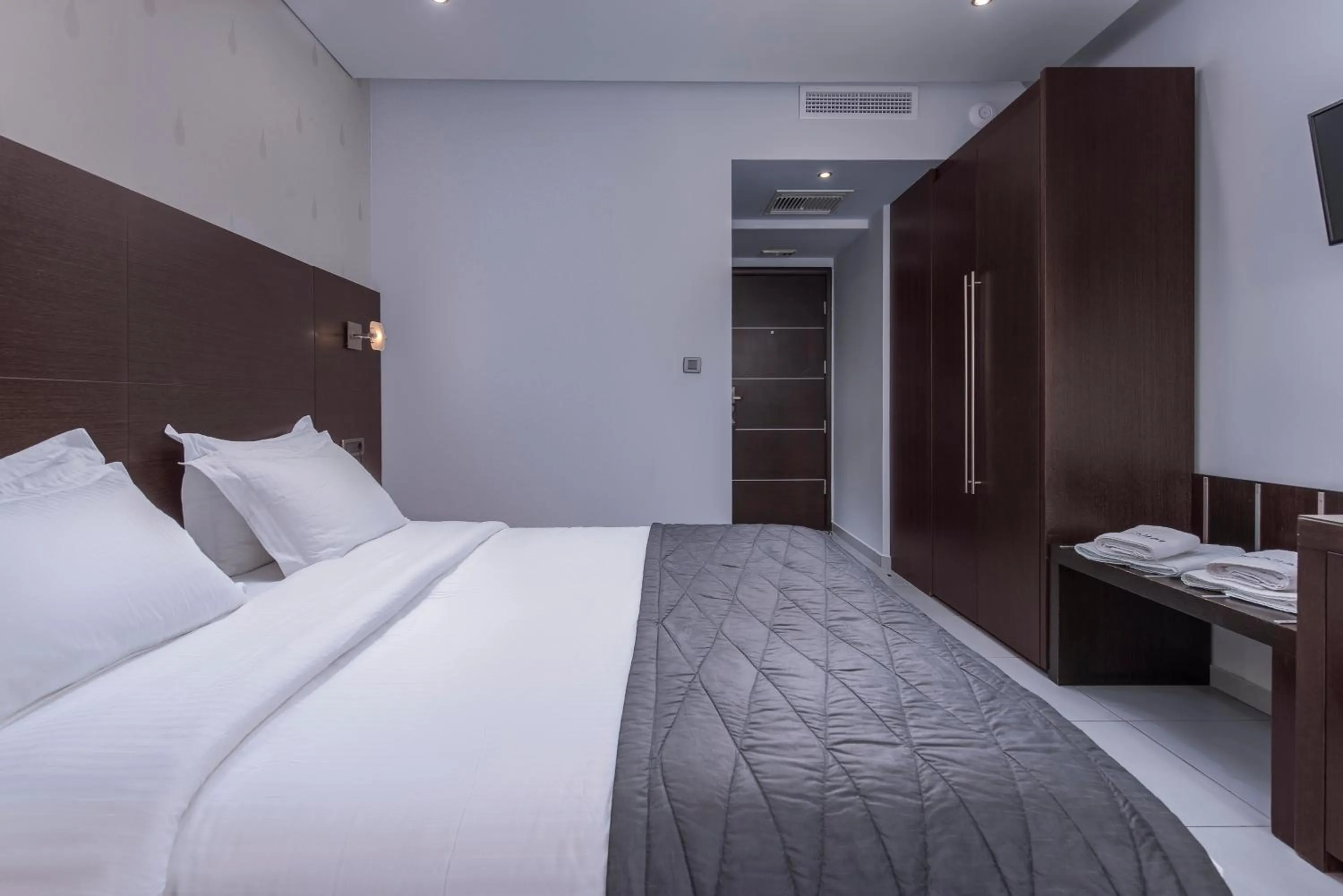 Bedroom, Bed in Habitat Hotel