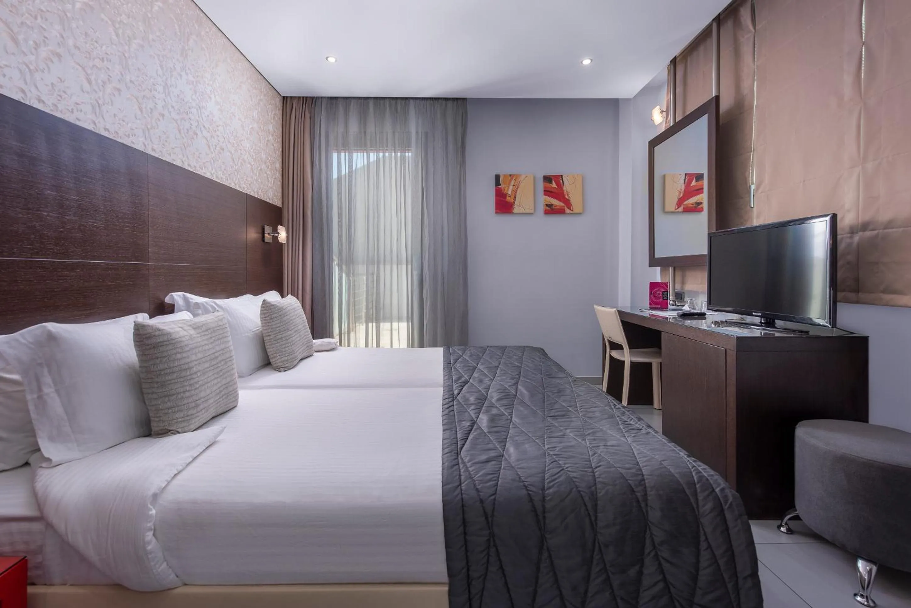 Bedroom, Bed in Habitat Hotel