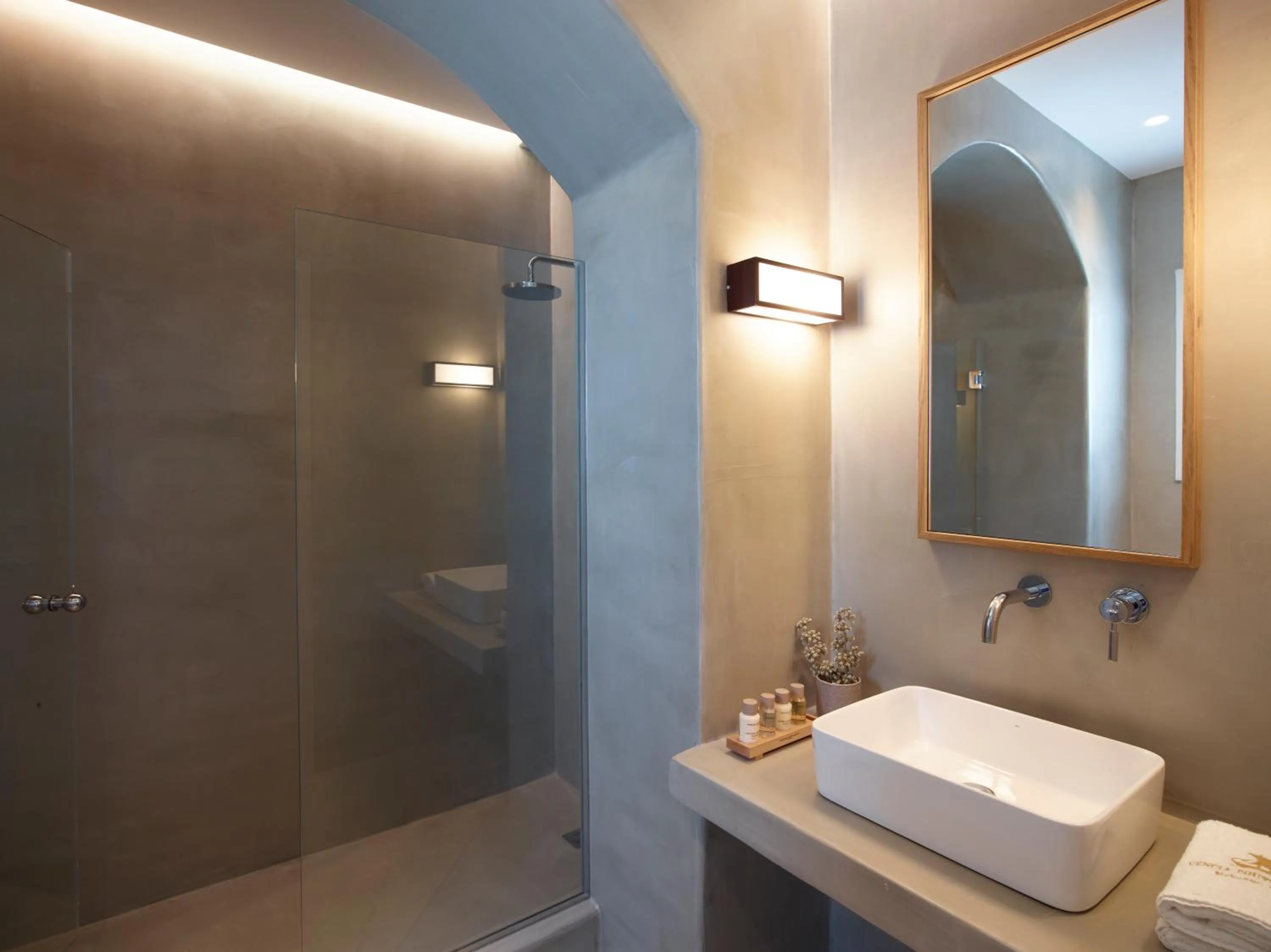 Bathroom in Vencia Boutique Hotel