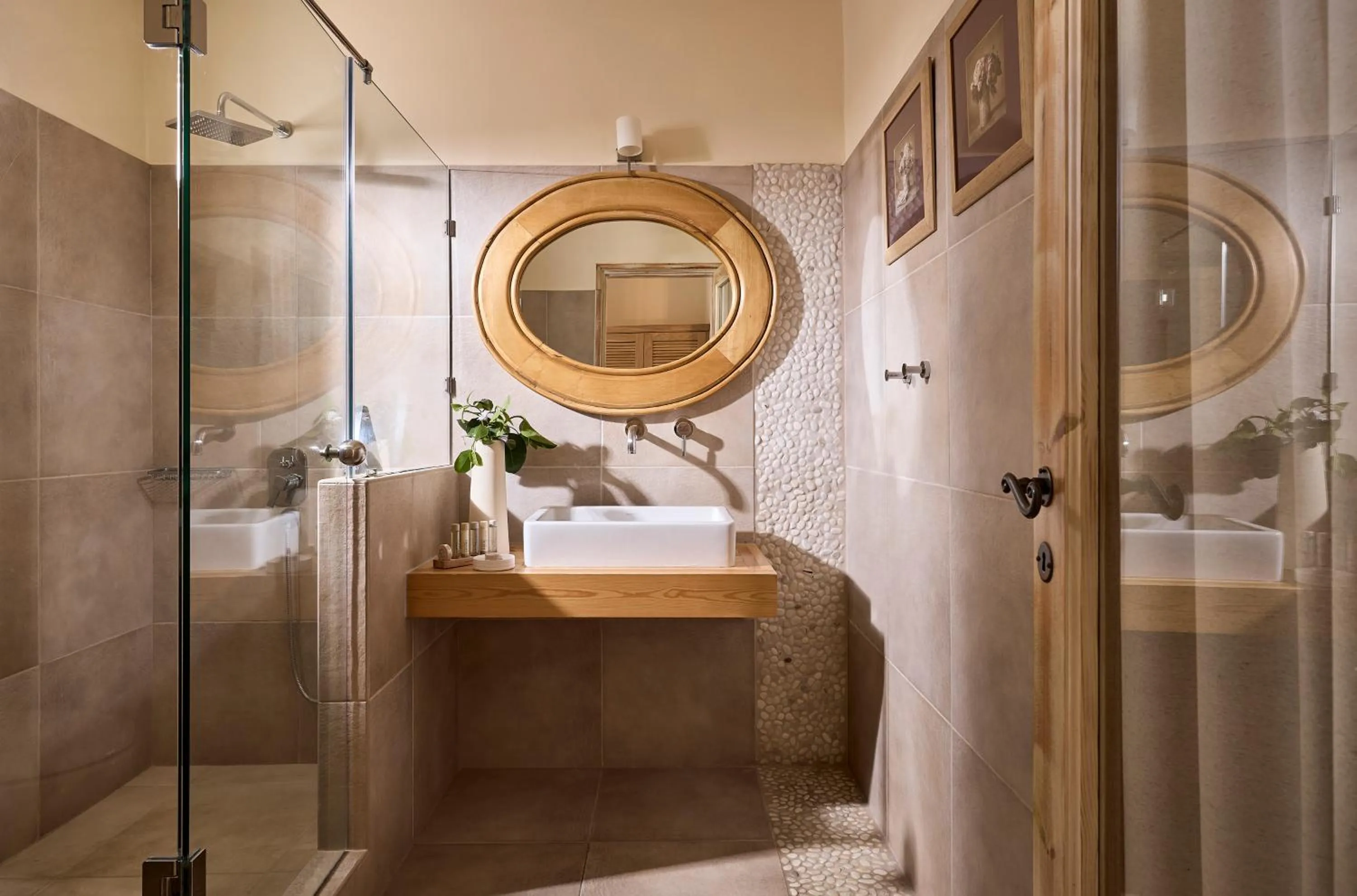 Bathroom in Vencia Boutique Hotel