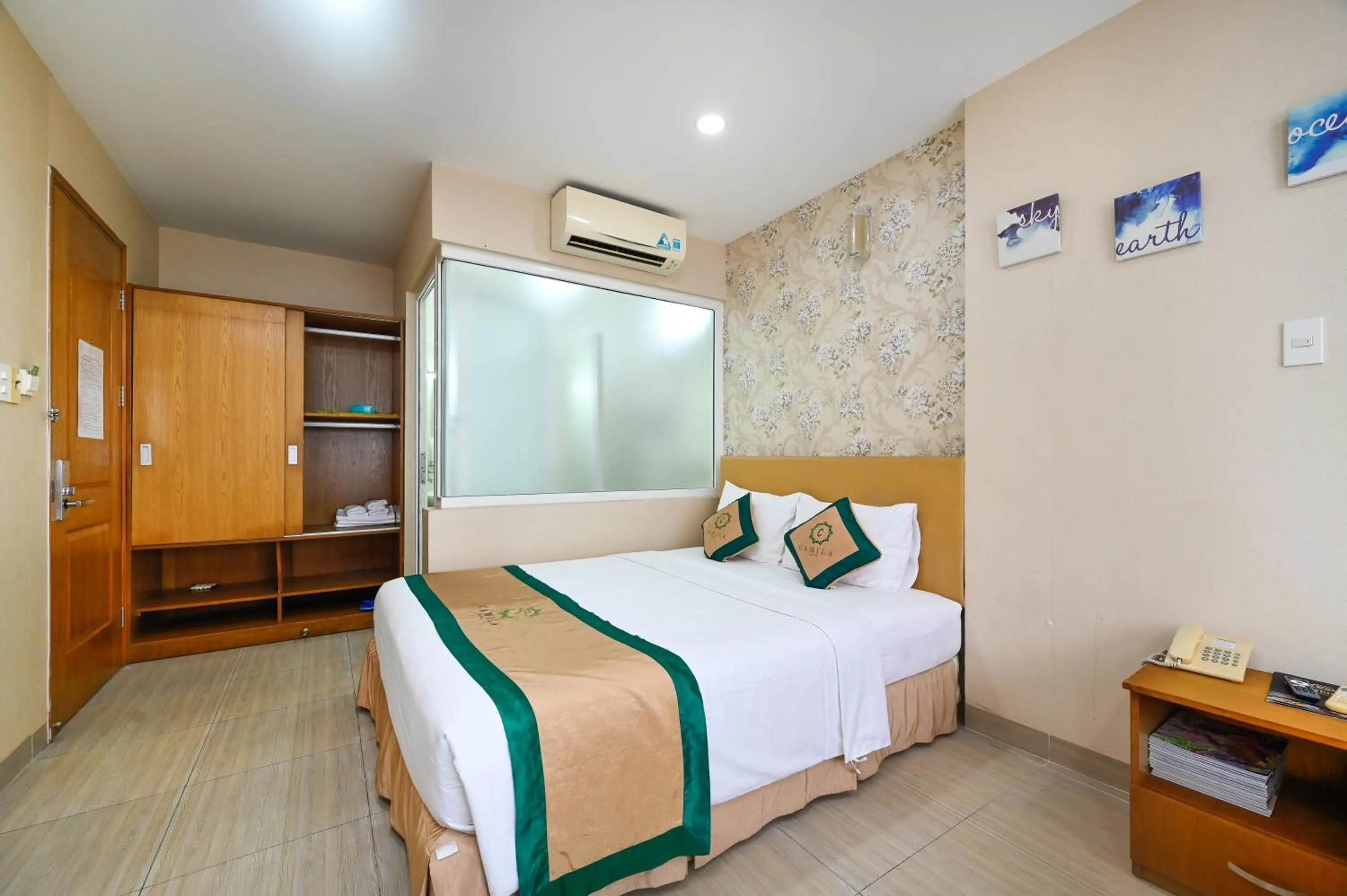 Bed in Camila Airport Hotel