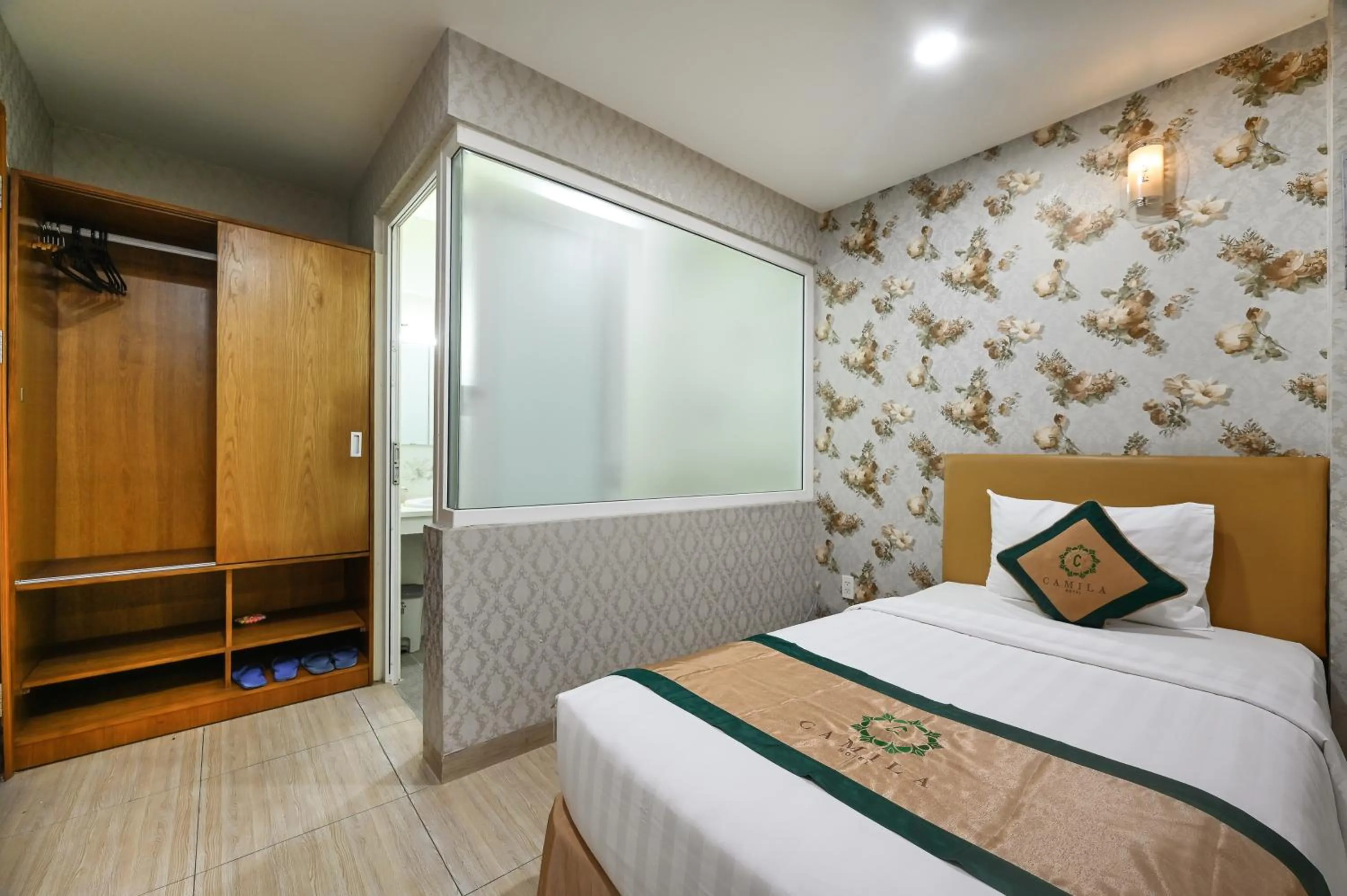 Bed in Camila Airport Hotel