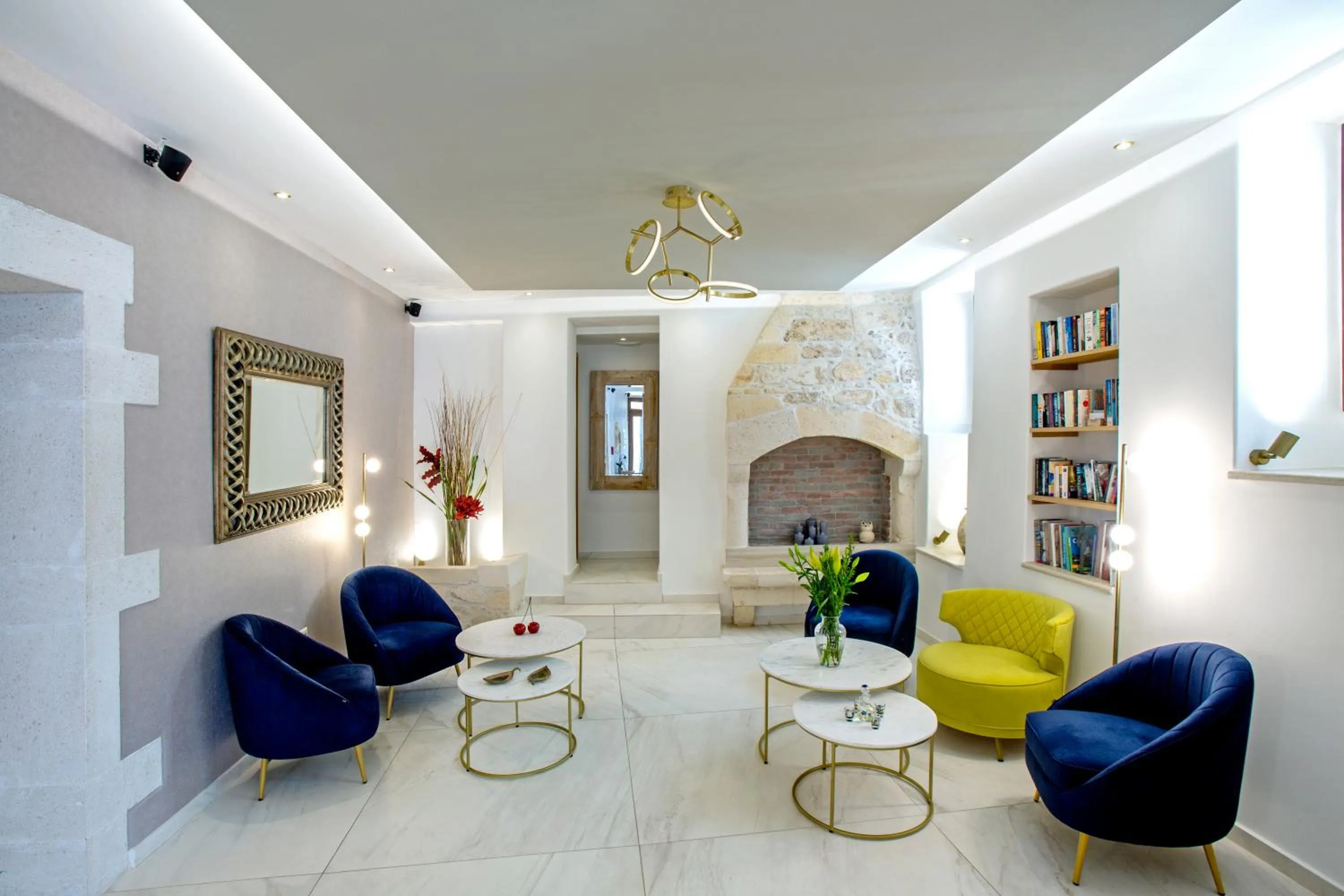 Communal lounge/ TV room in Casa Moazzo Suites and Apartments