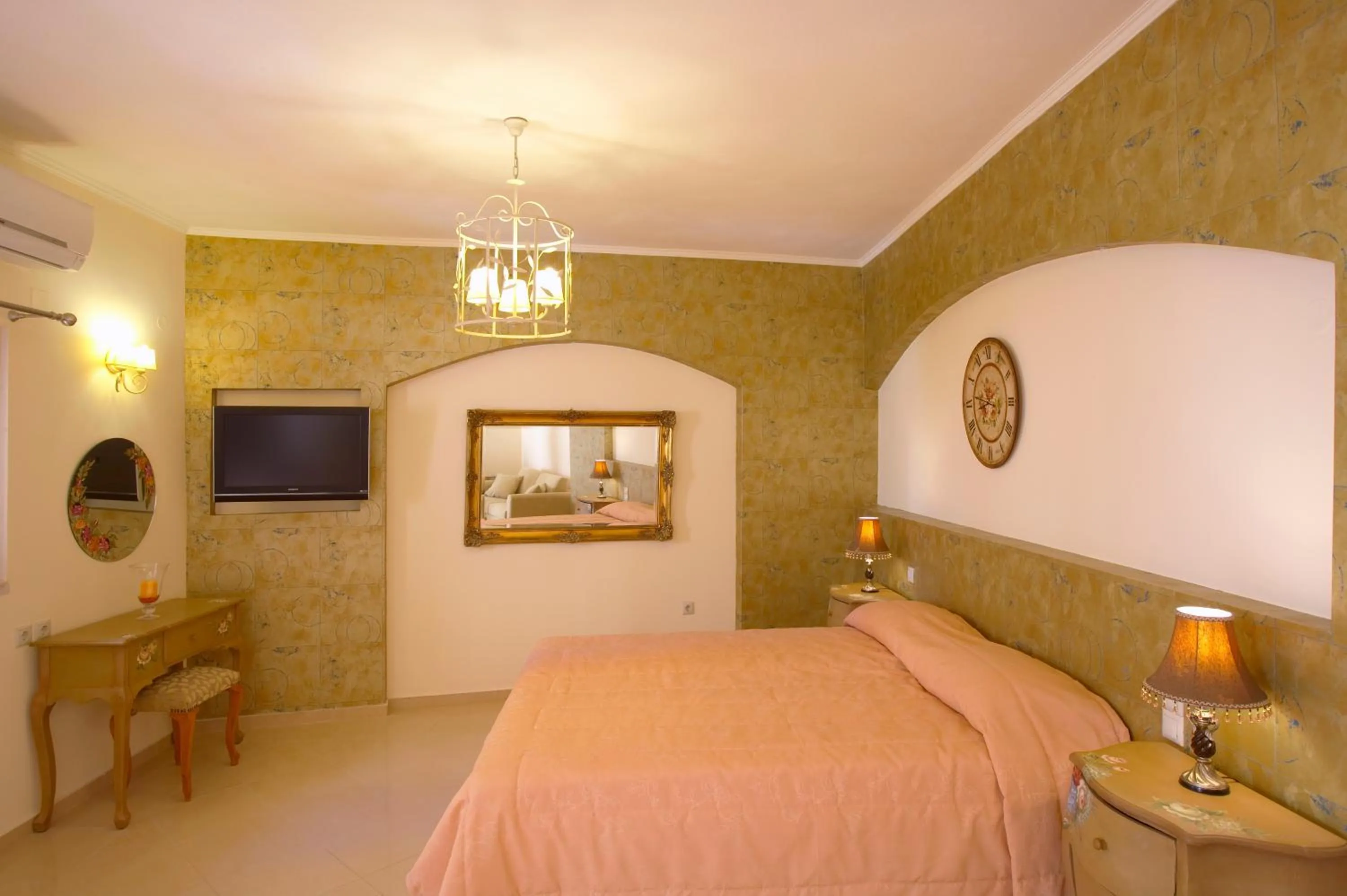 Bed in Casa Moazzo Suites and Apartments