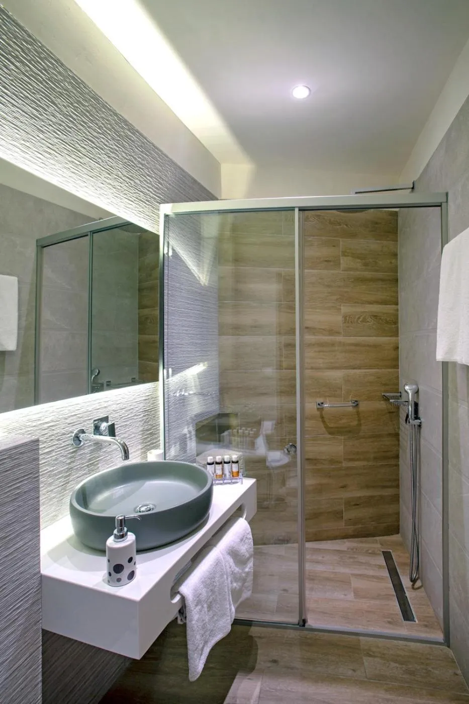 Shower in Casa Moazzo Suites and Apartments