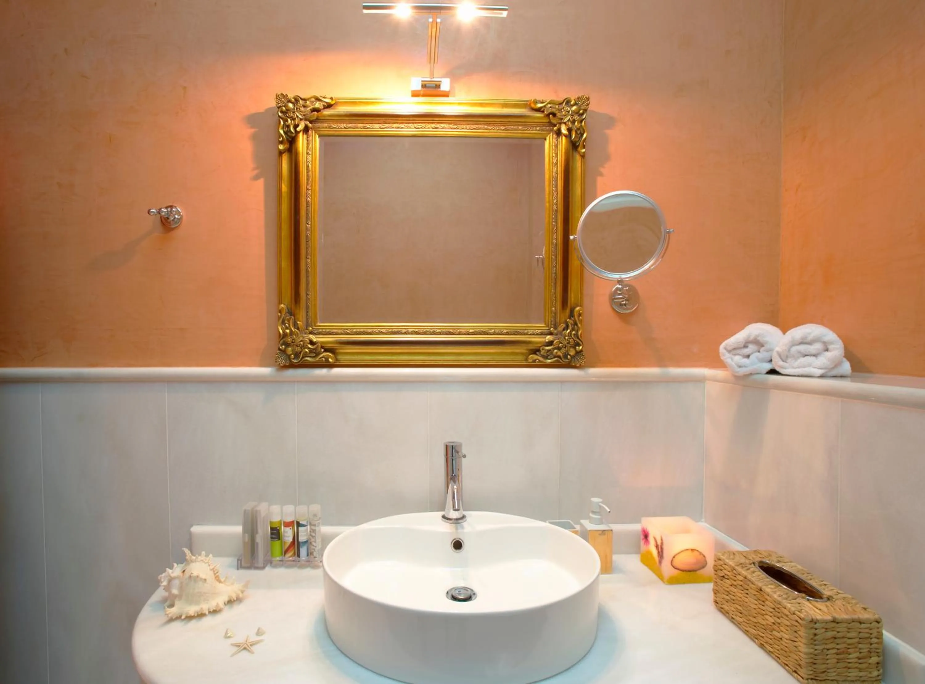 Bathroom in Casa Moazzo Suites and Apartments
