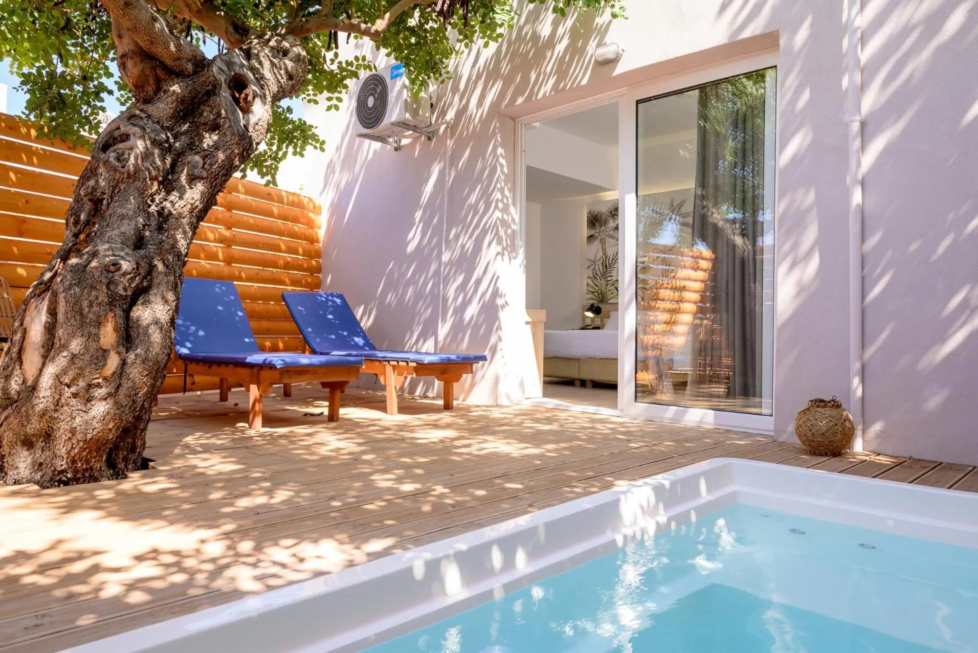 Patio in Eurohotel Katrin Hotel & Bungalows