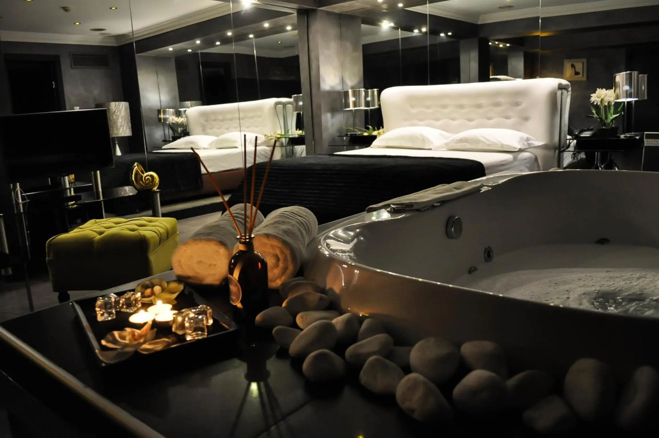 Hot Tub, Bed in Andromeda Hotel Thessaloniki