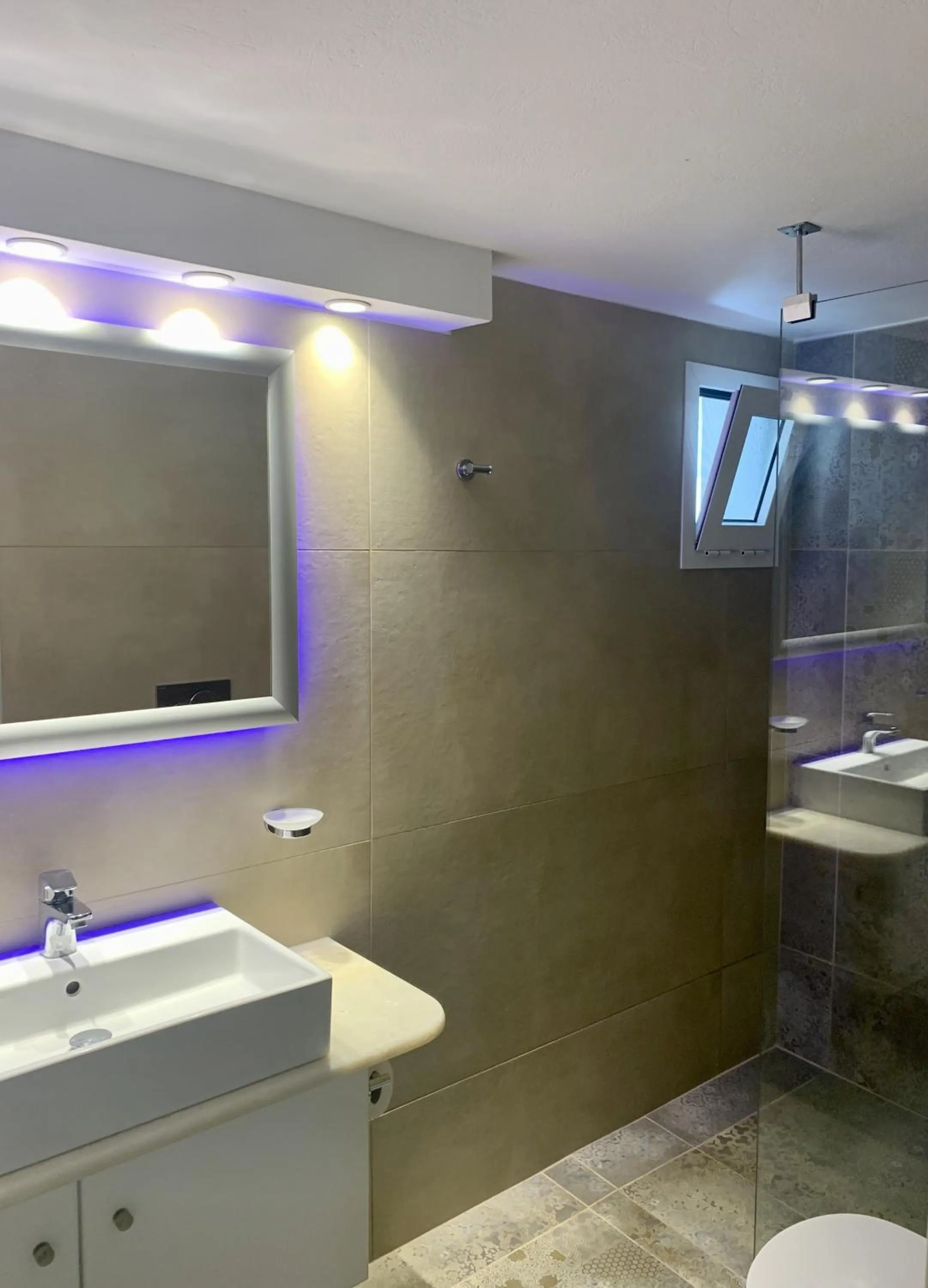 Bathroom in Hotel Aegeon