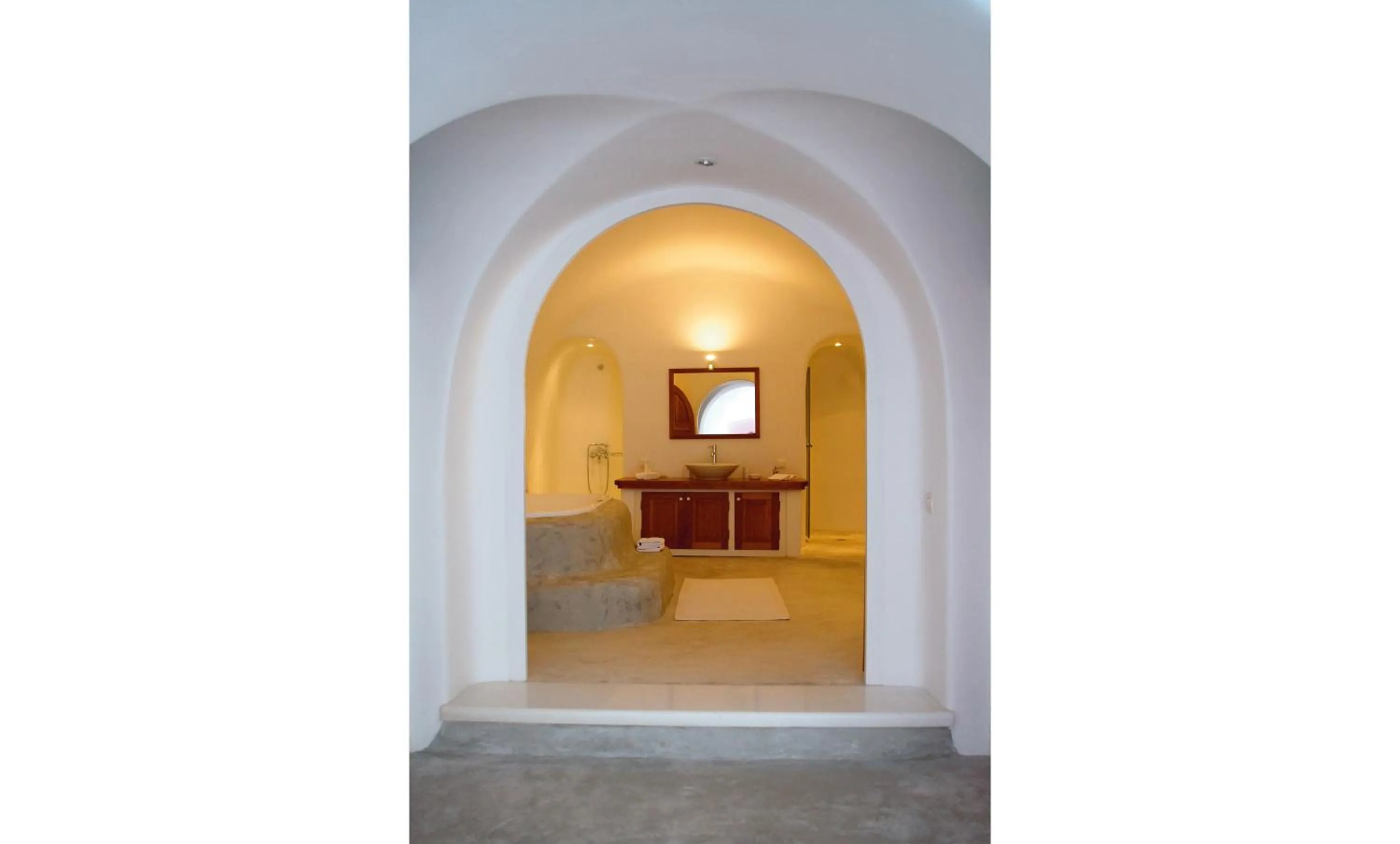 Shower in Perivolas Hotel