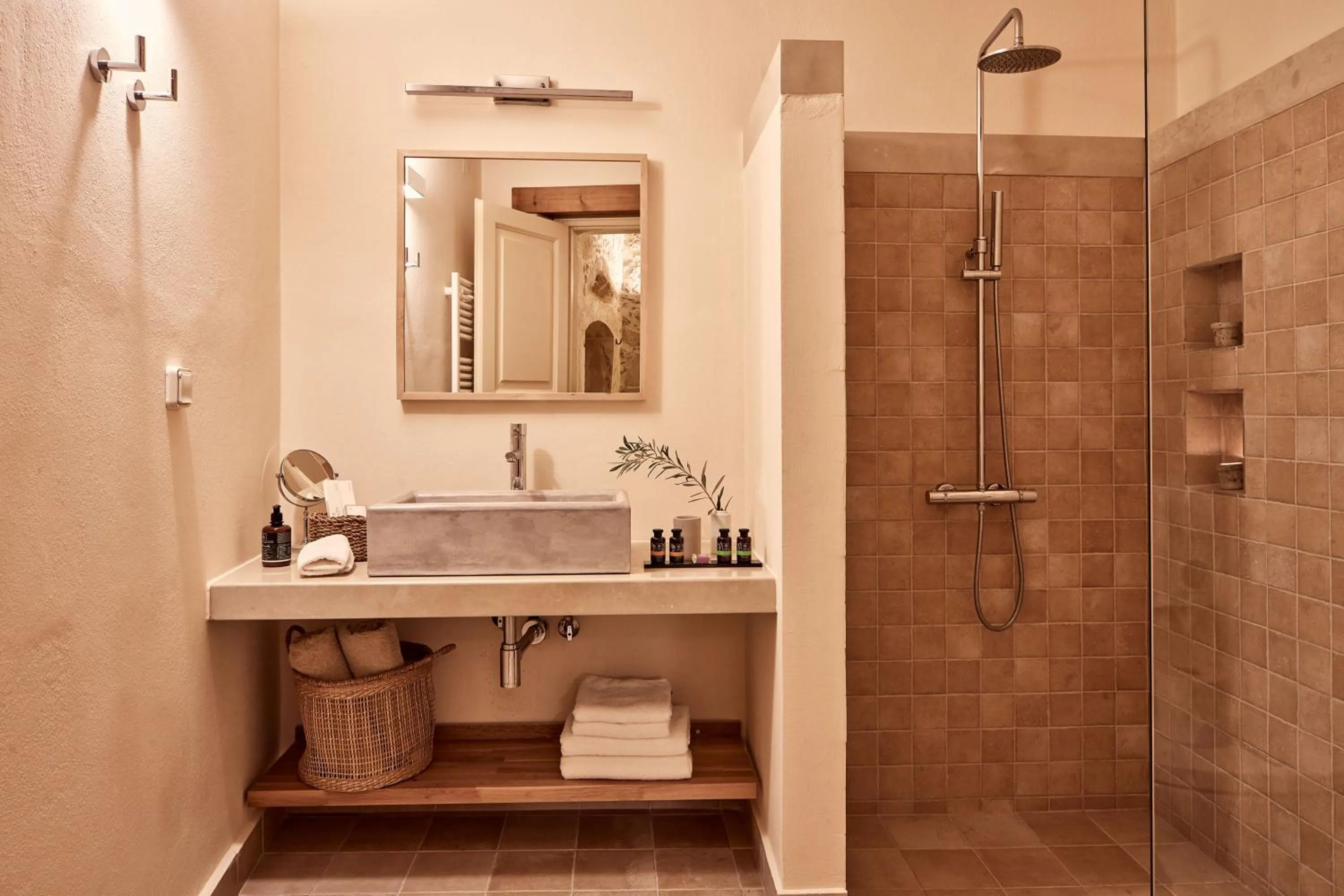 Shower in Kapsaliana Village Hotel