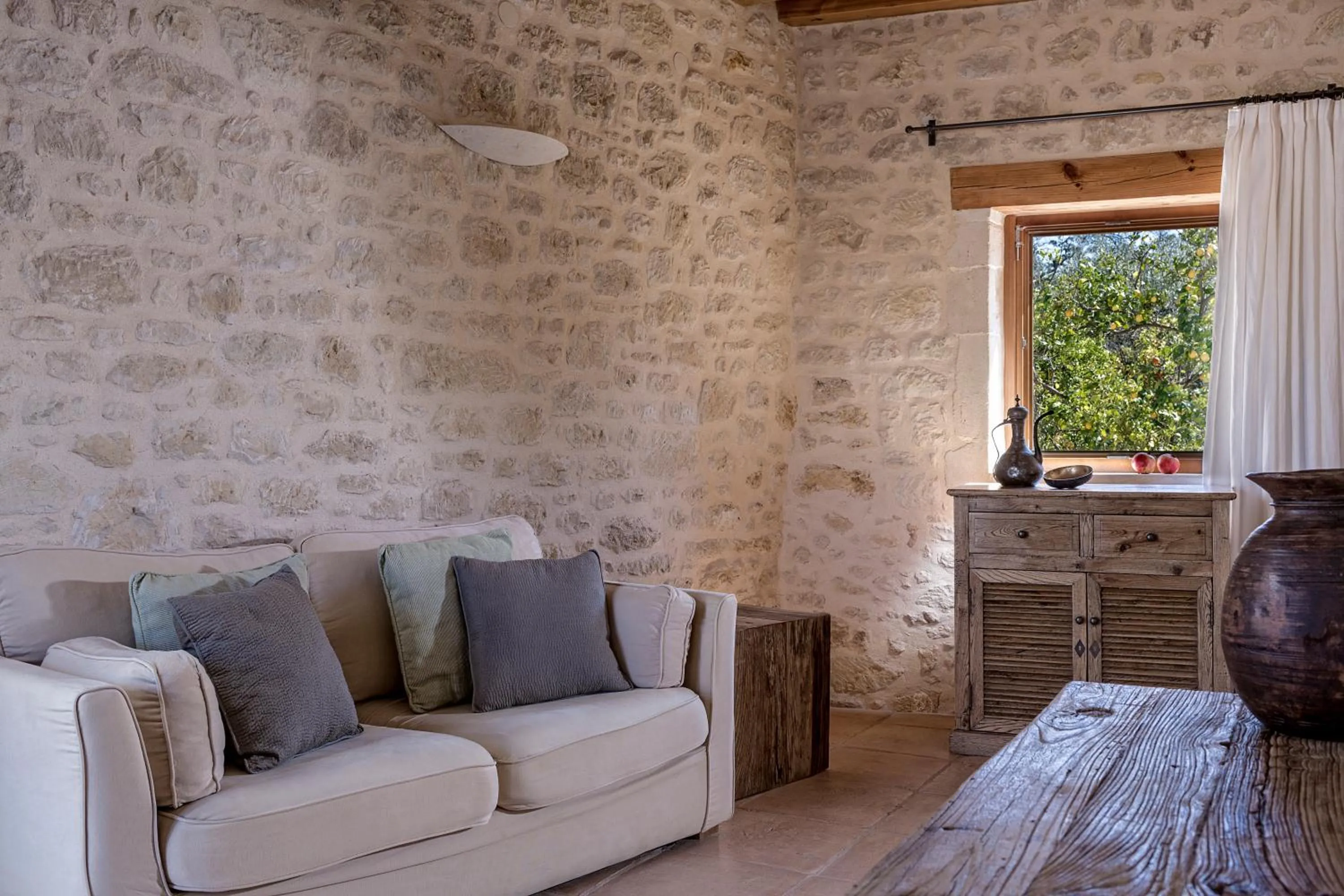 Living room in Kapsaliana Village Hotel