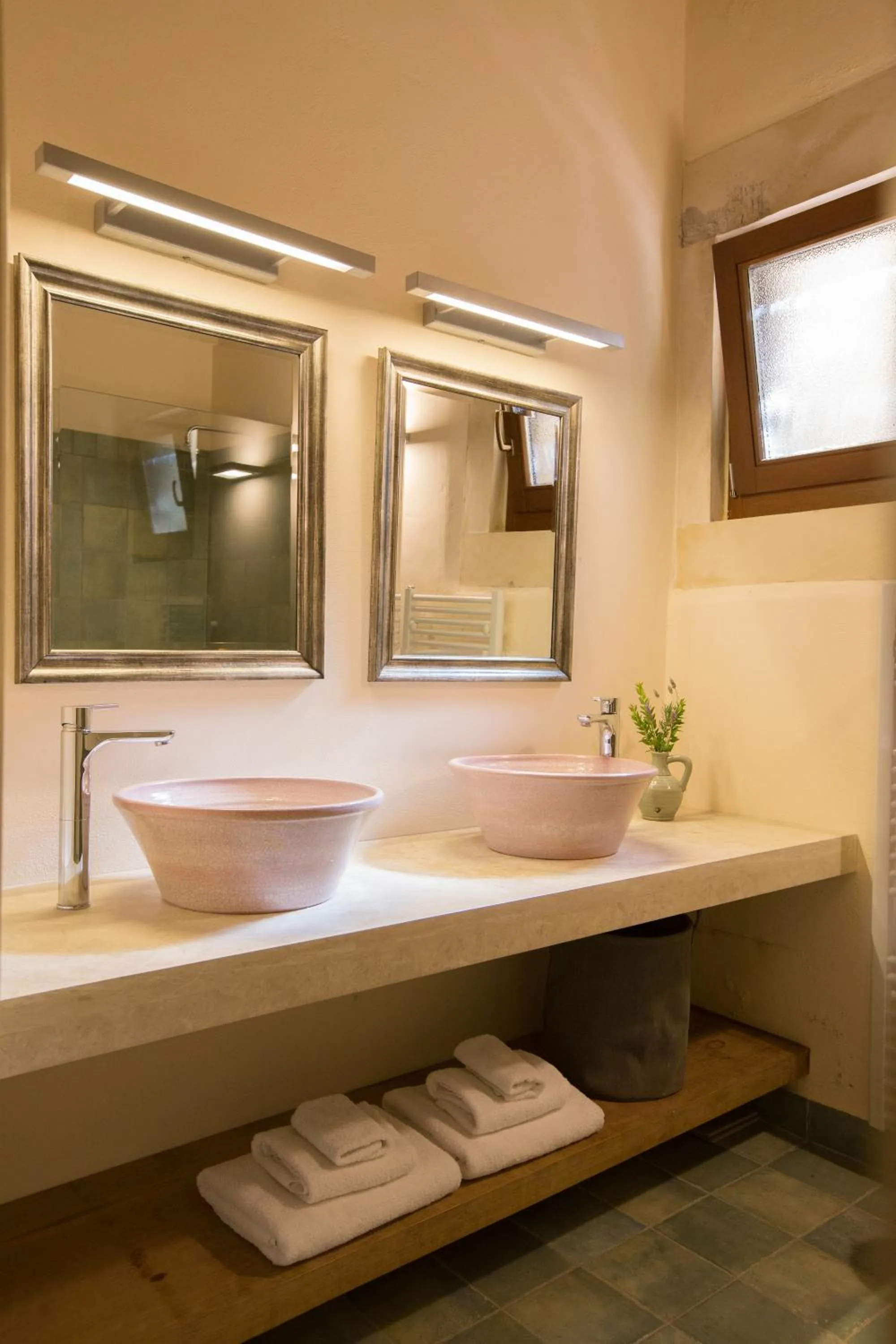 Bathroom in Kapsaliana Village Hotel