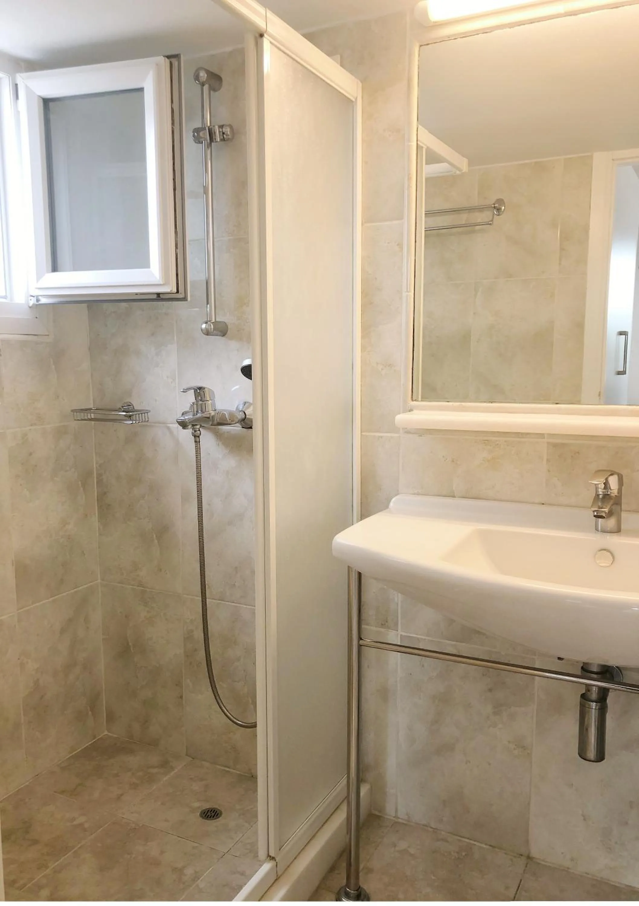 Bathroom in Matina Hotel