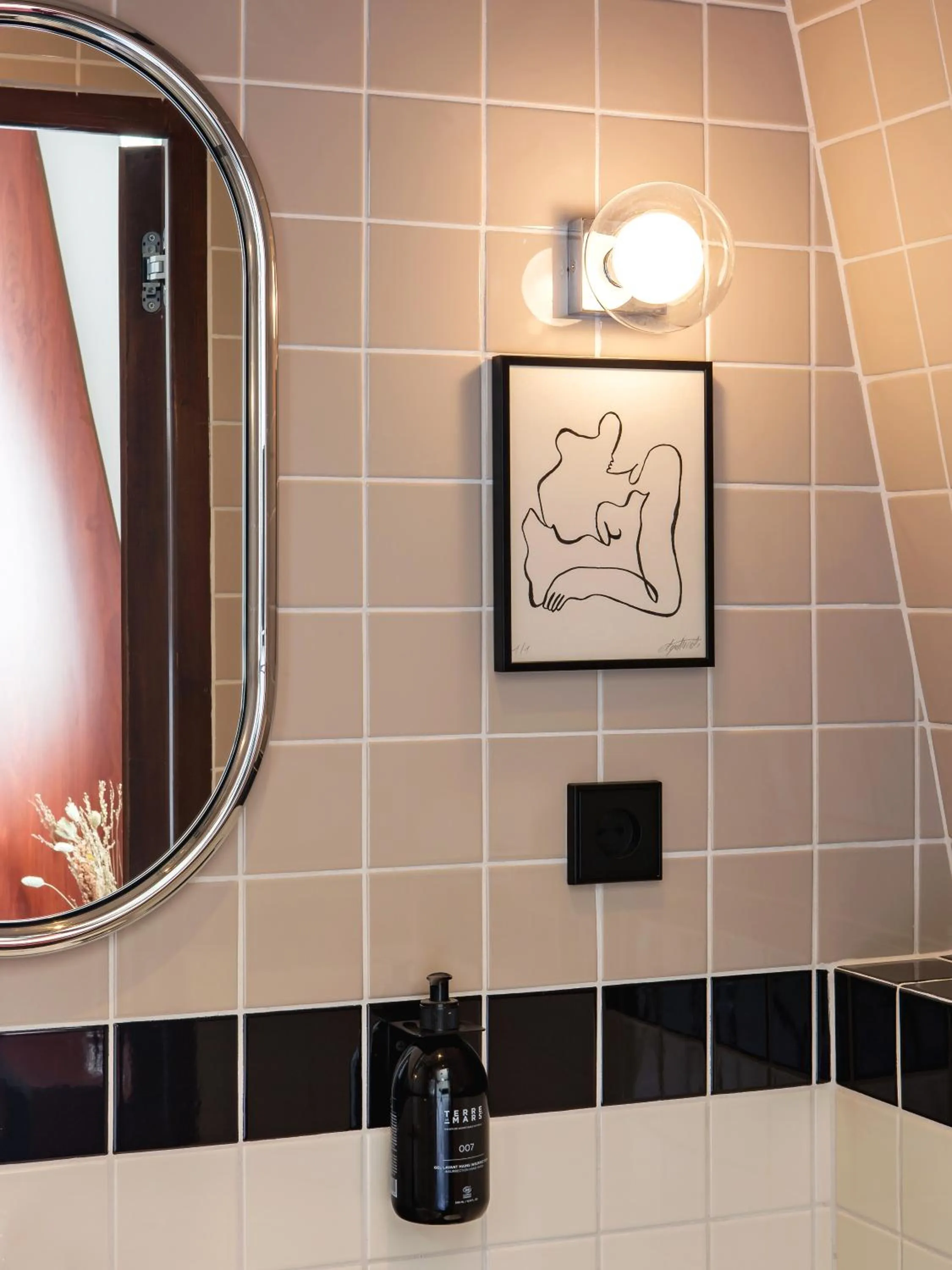 Toilet in Hôtel Marguerite