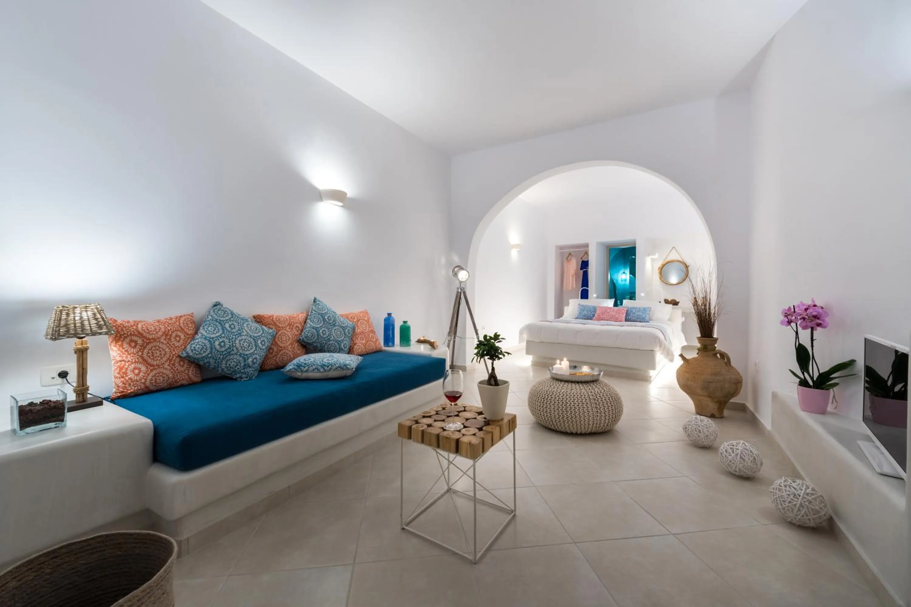 TV and multimedia in Kima Oia Suites