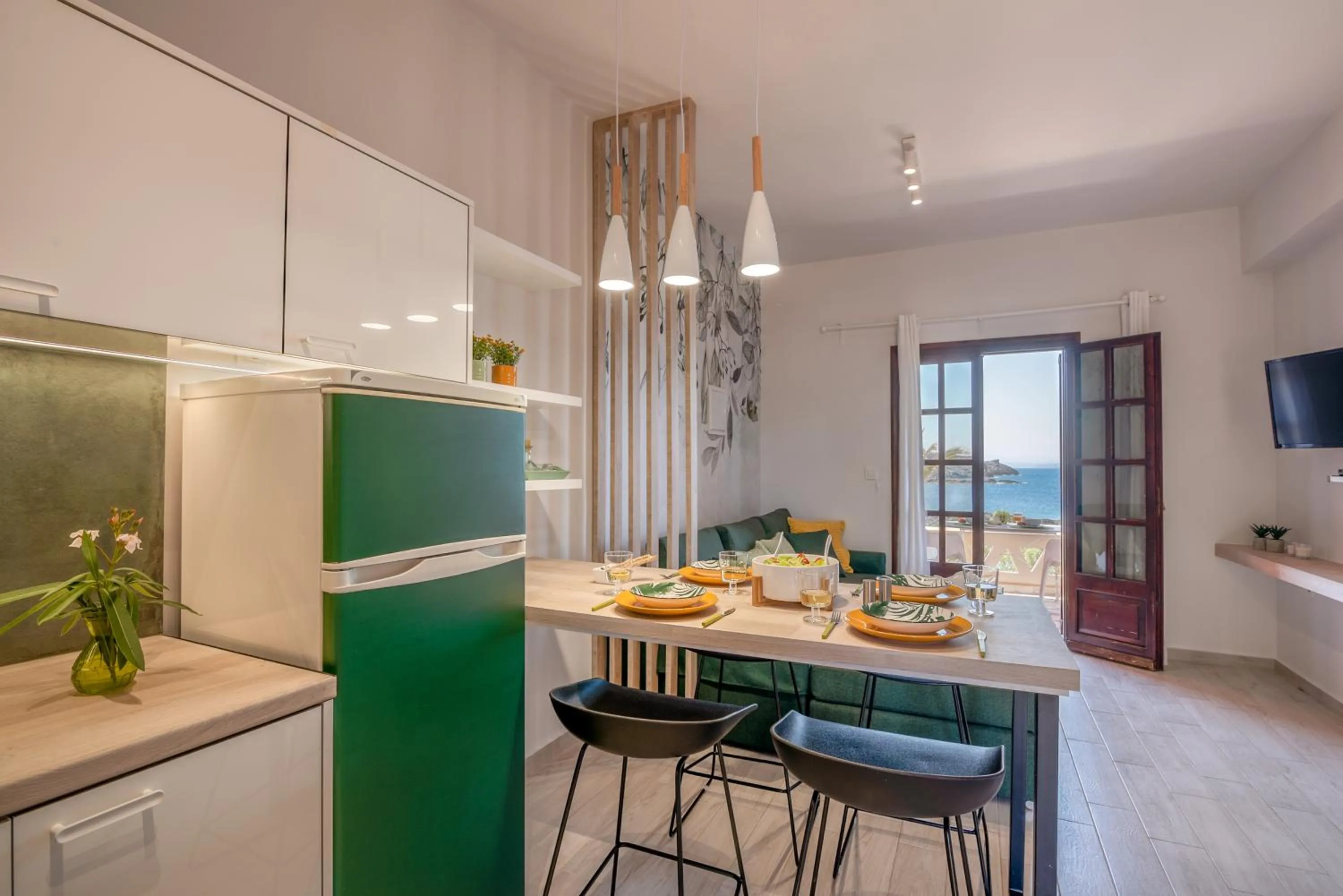 Dining area in Georgia Vicky Studios & Apartments