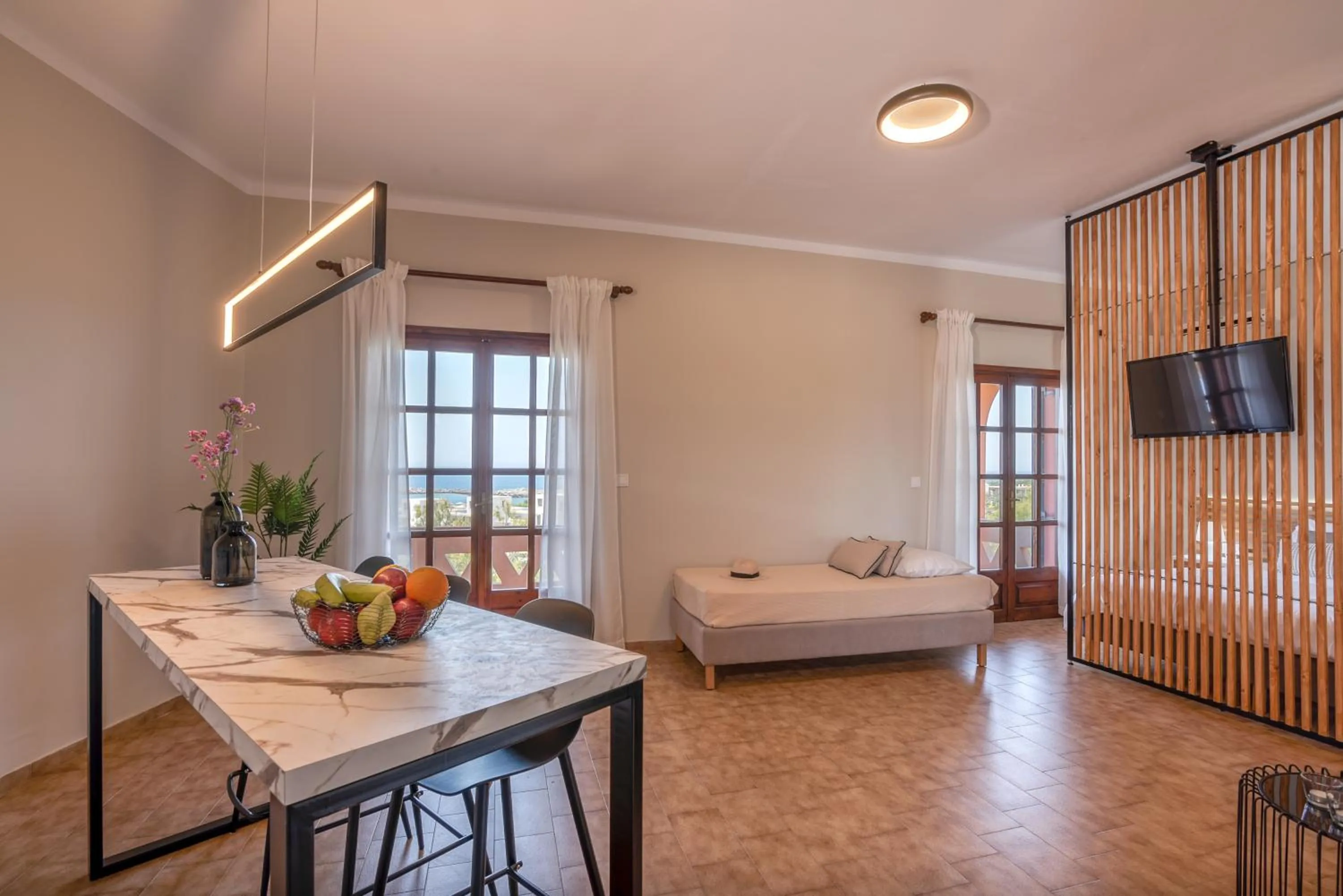 Georgia Vicky Studios & Apartments