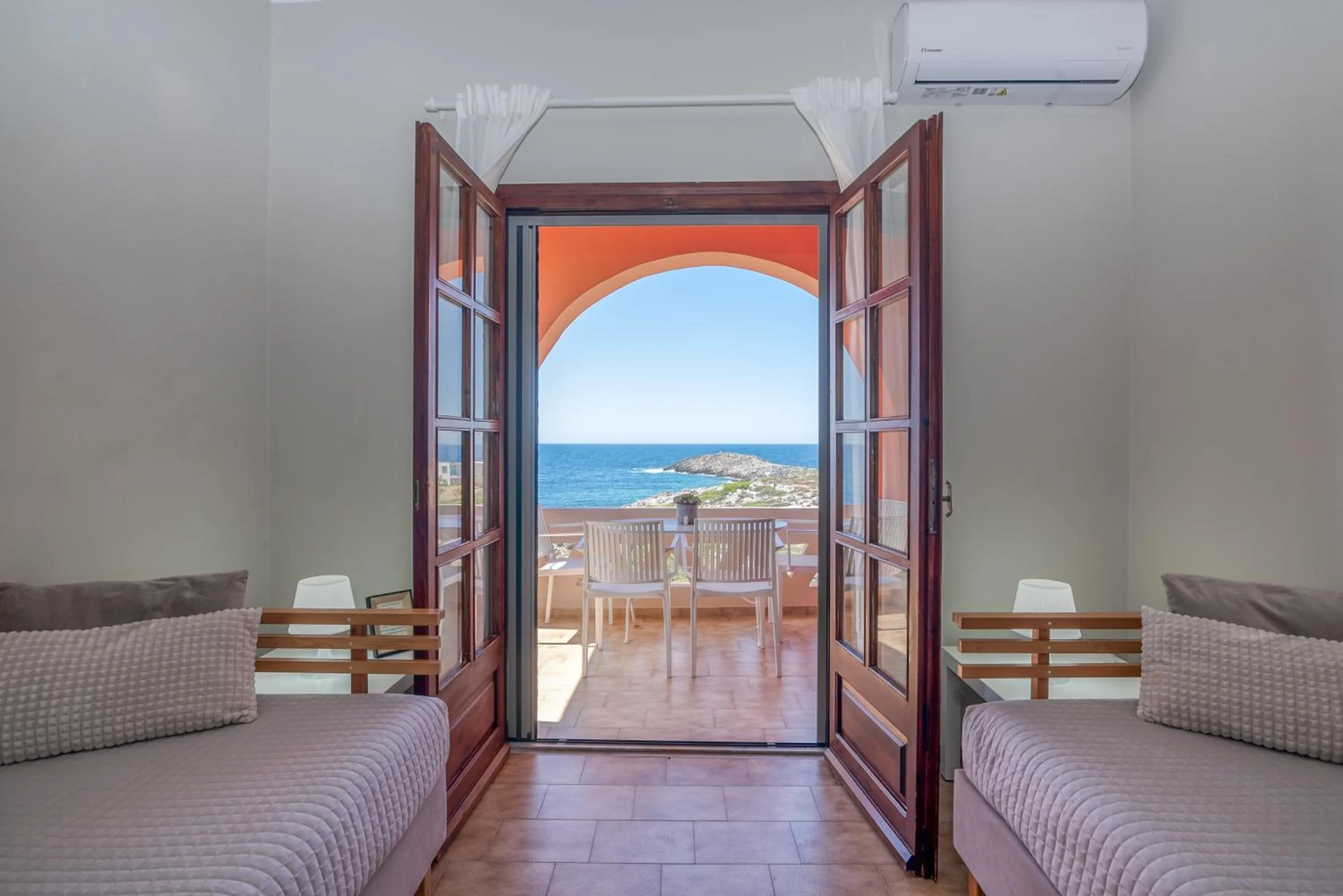 Georgia Vicky Studios & Apartments