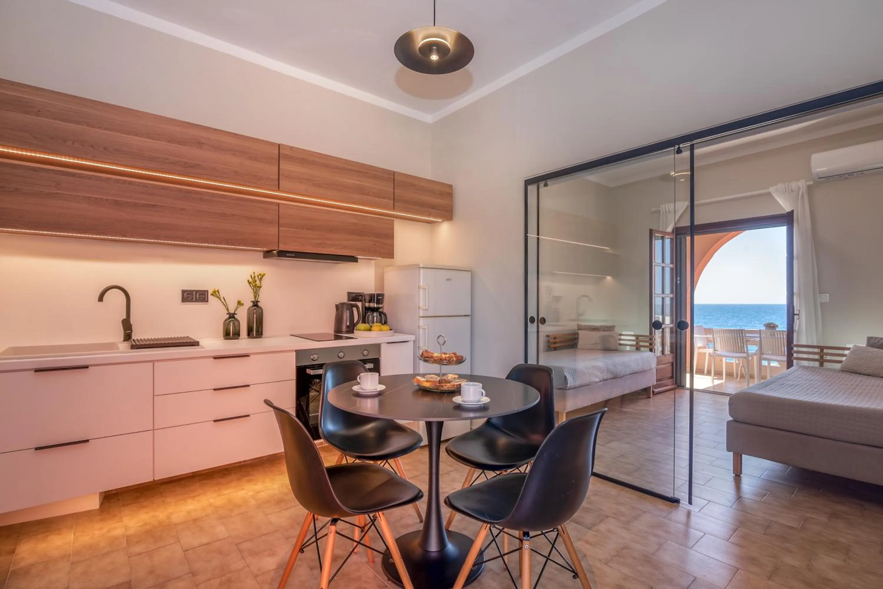 Georgia Vicky Studios & Apartments