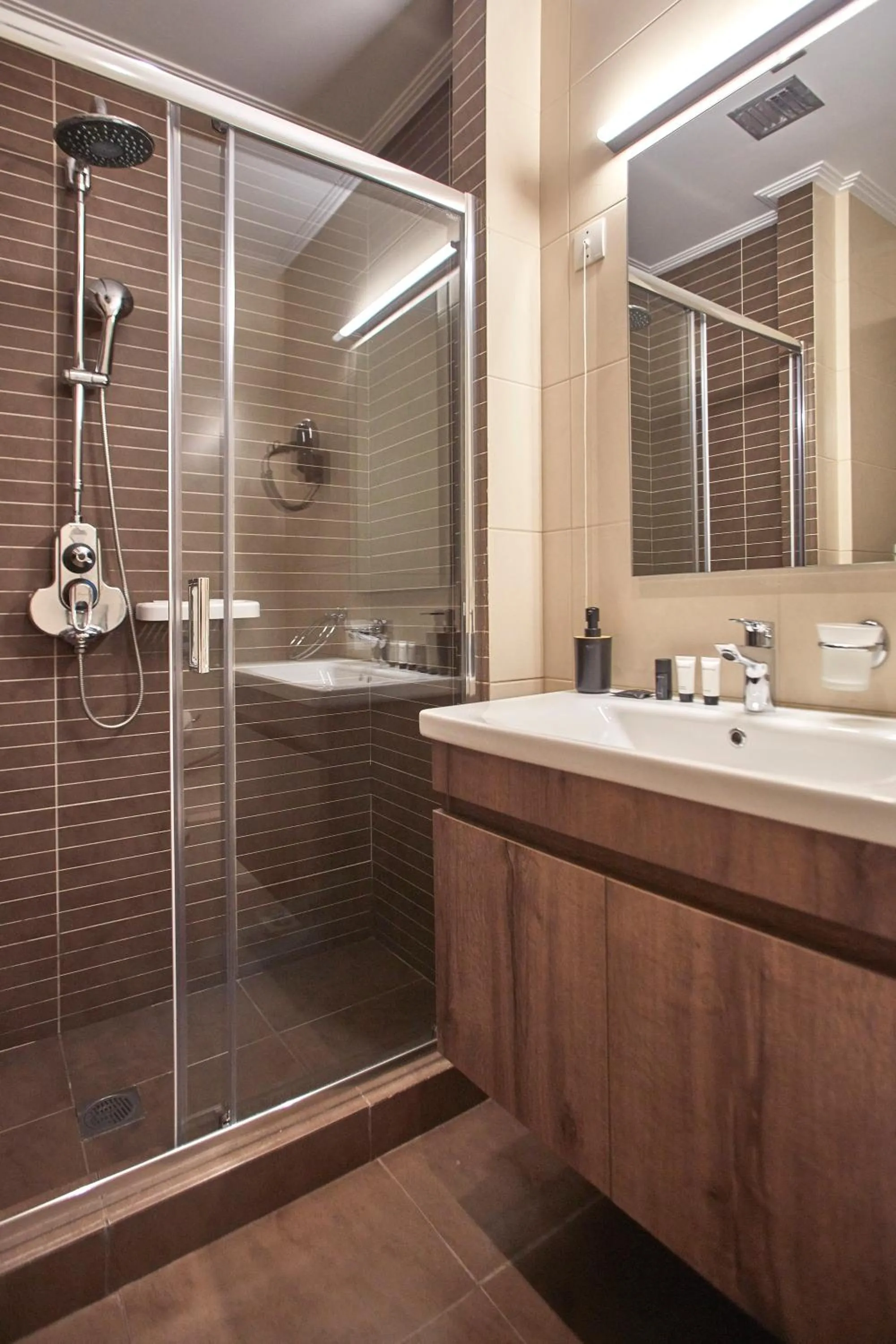 Shower in Athens Way Pop Art Hotel