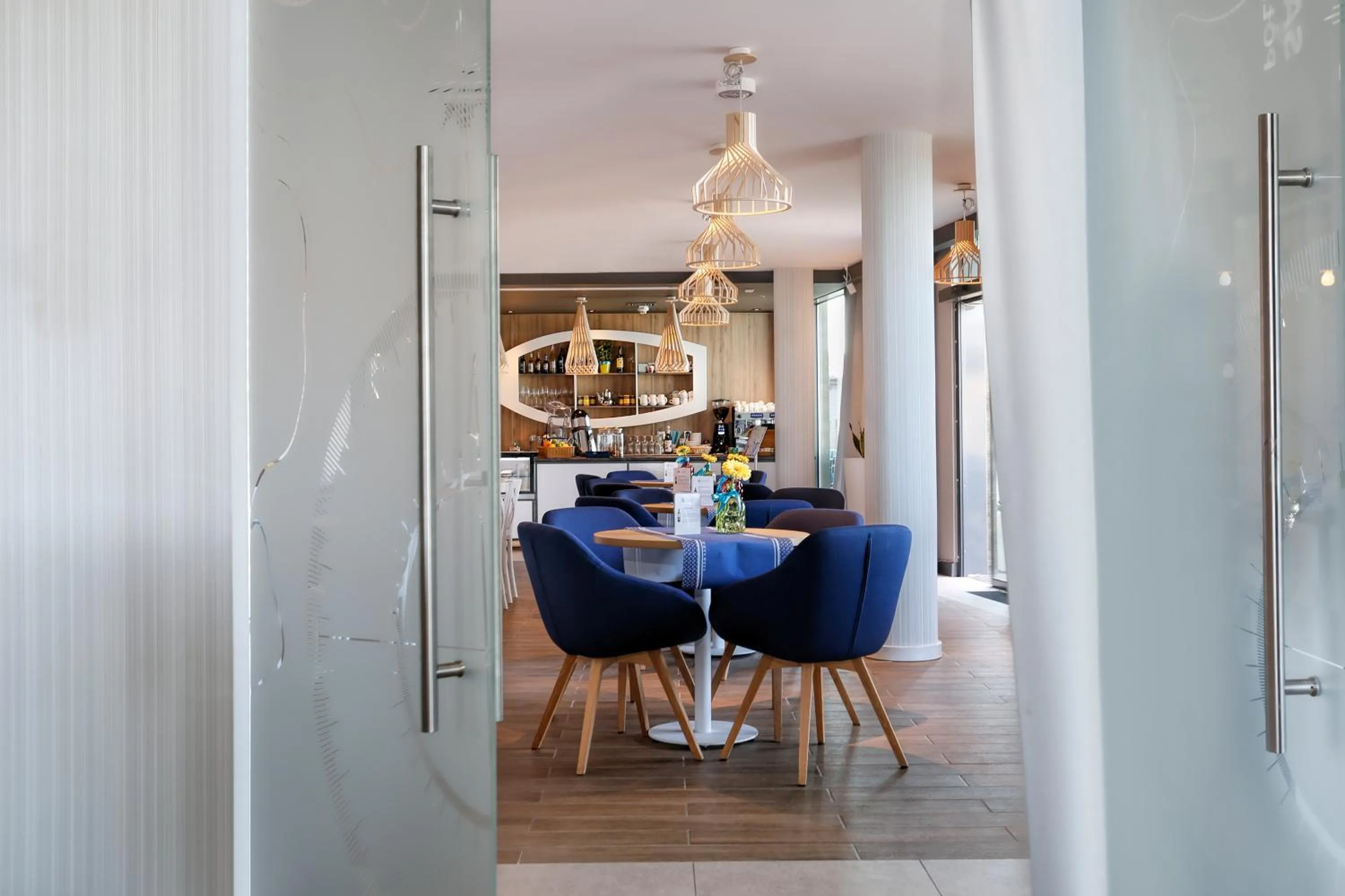 Restaurant/places to eat in Hotel Skipper